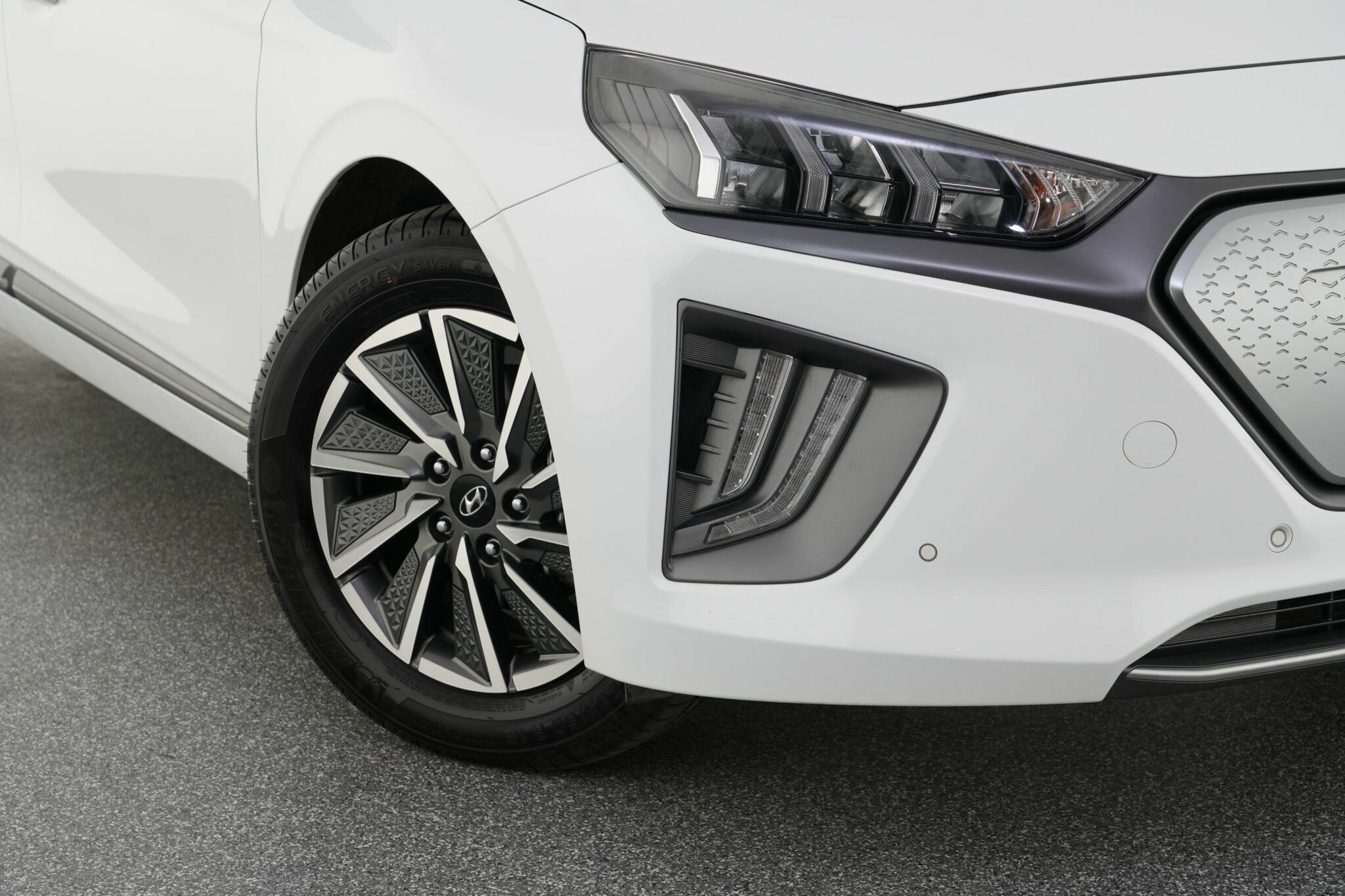 Hyundai Ioniq image 2