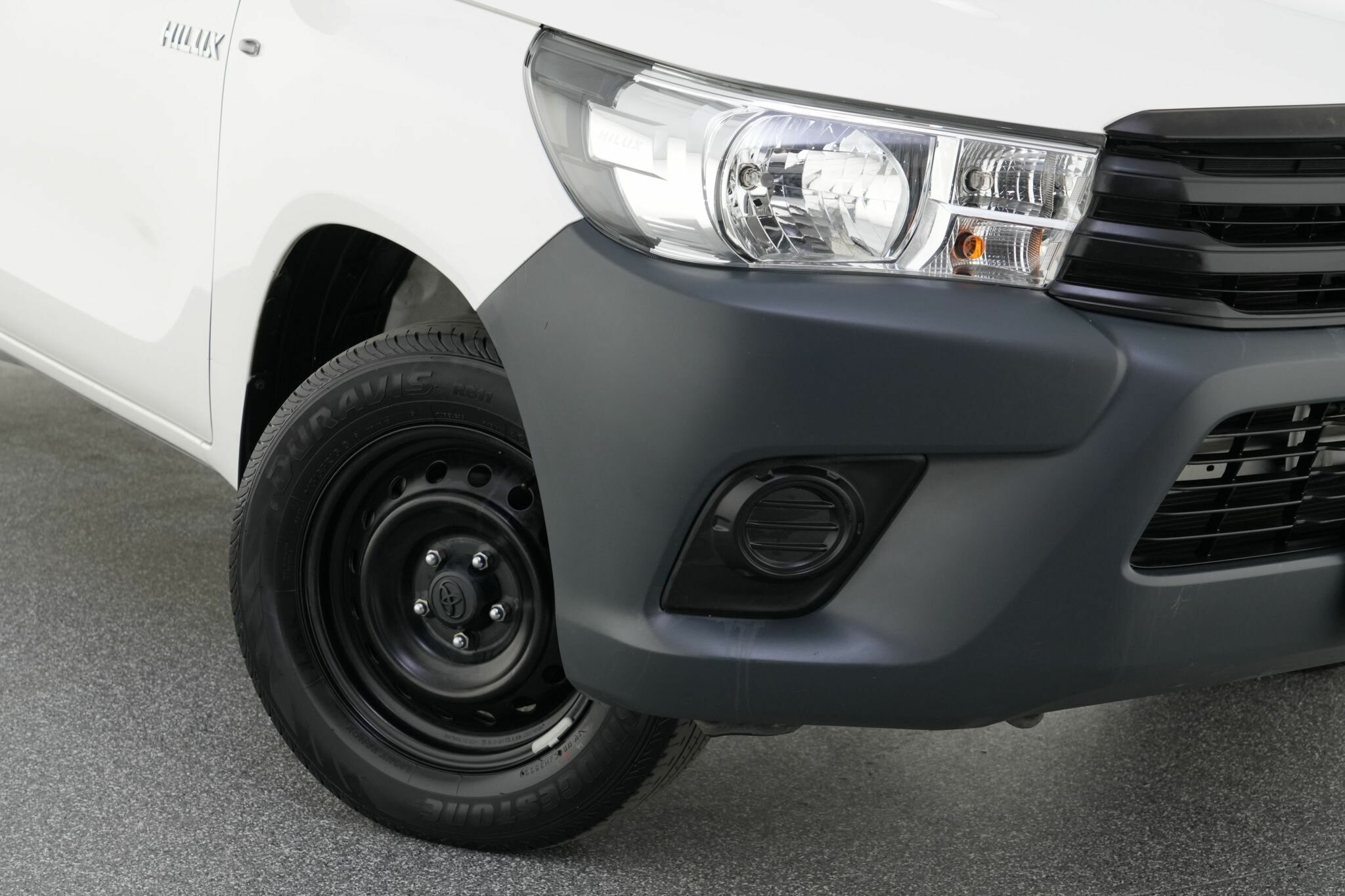 Toyota Hilux image 2