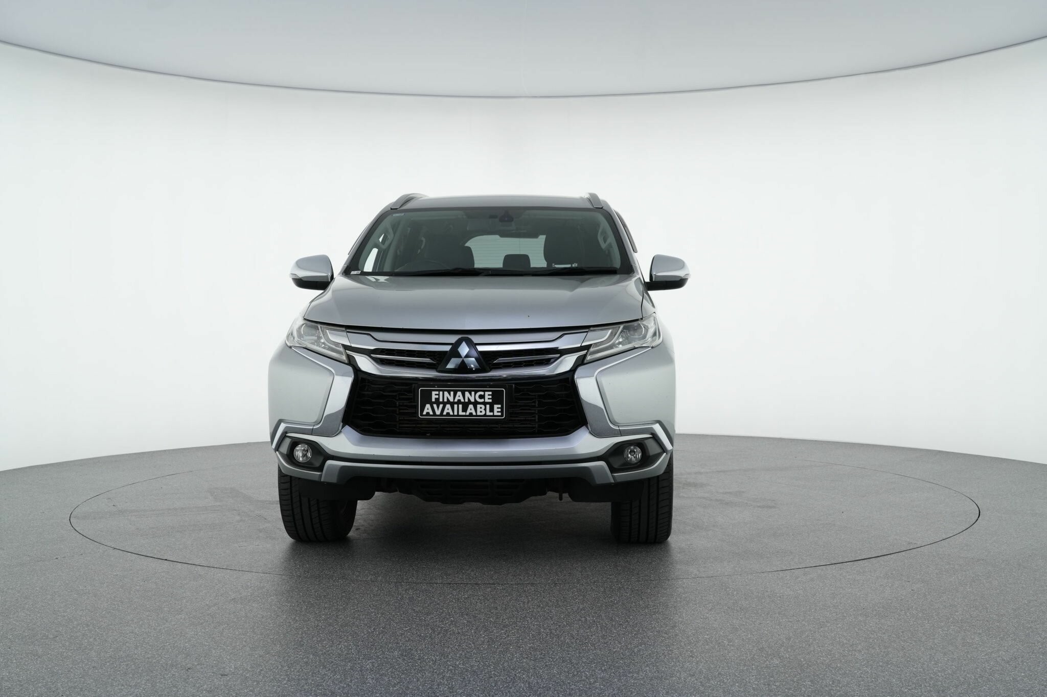 Mitsubishi Pajero Sport image 3