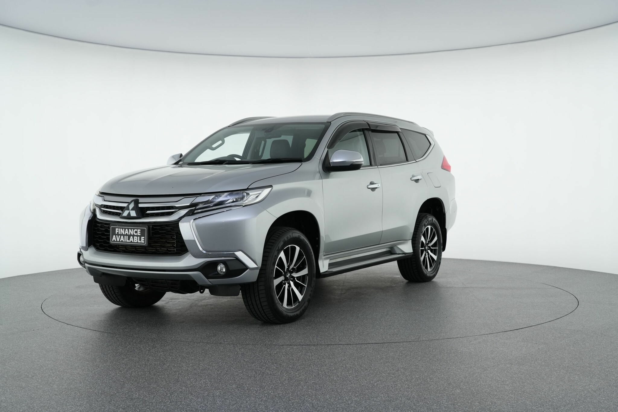 Mitsubishi Pajero Sport image 4