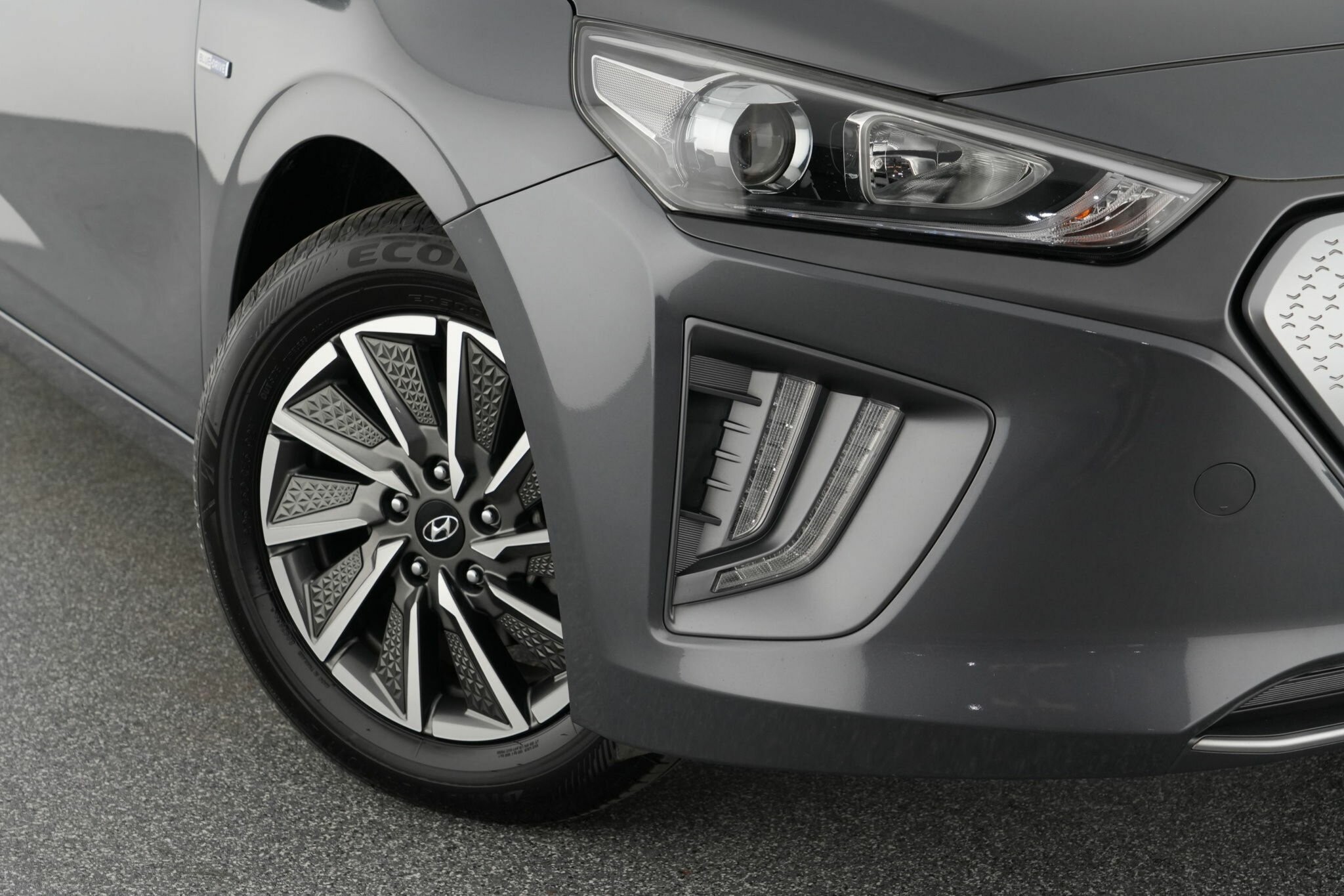 Hyundai Ioniq image 2