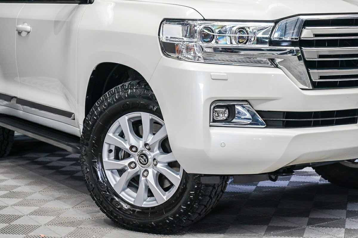 Toyota Landcruiser image 2