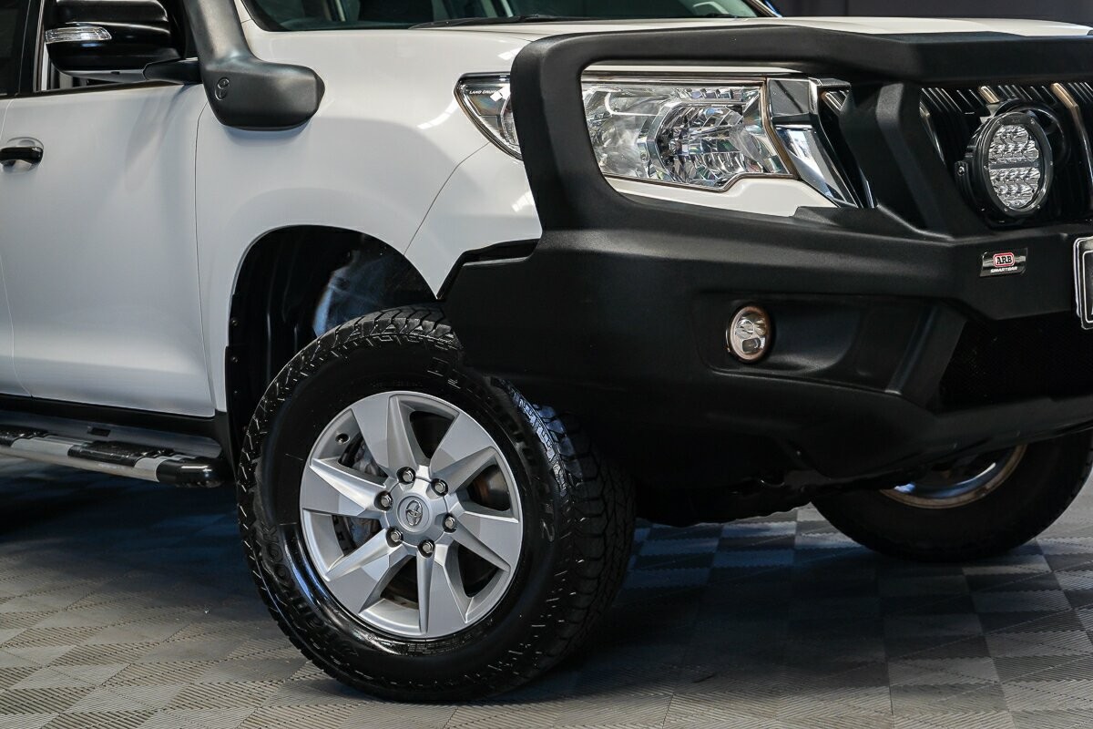 Toyota Landcruiser Prado image 2