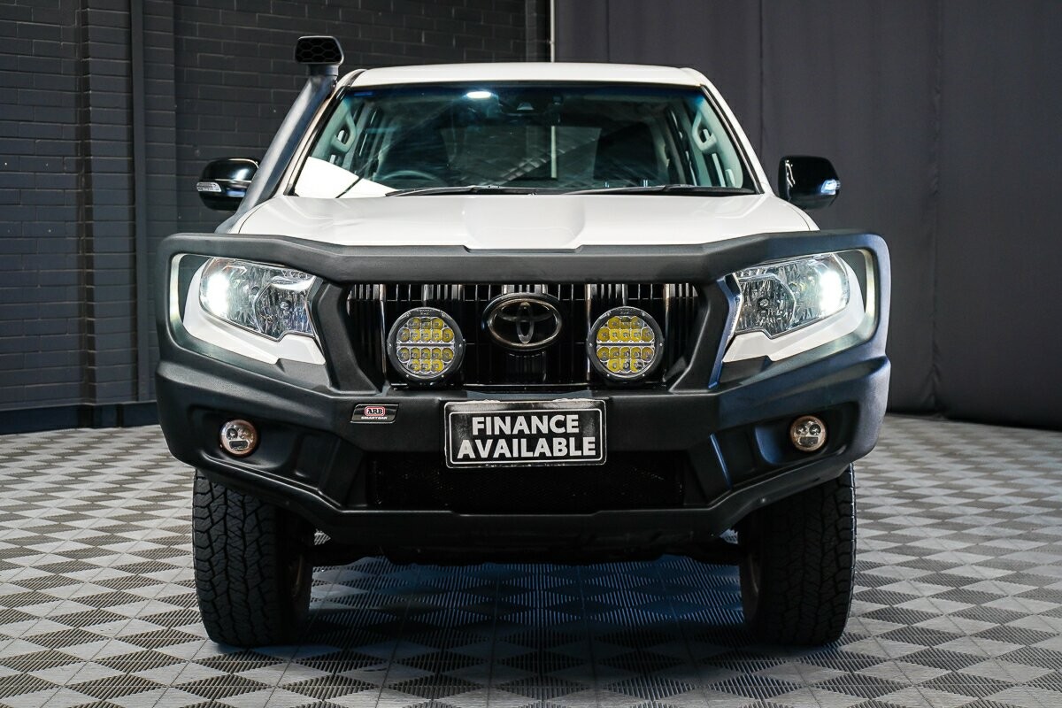 Toyota Landcruiser Prado image 3