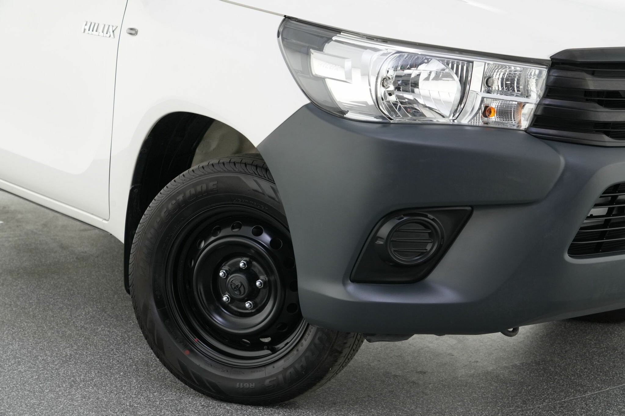 Toyota Hilux image 2