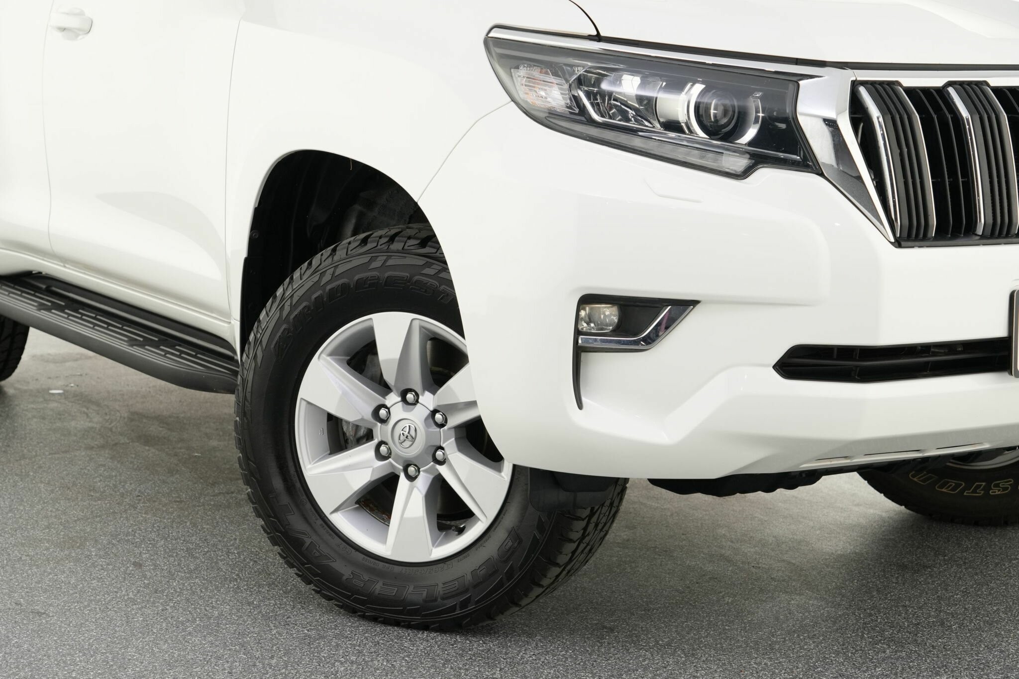 Toyota Landcruiser Prado image 2