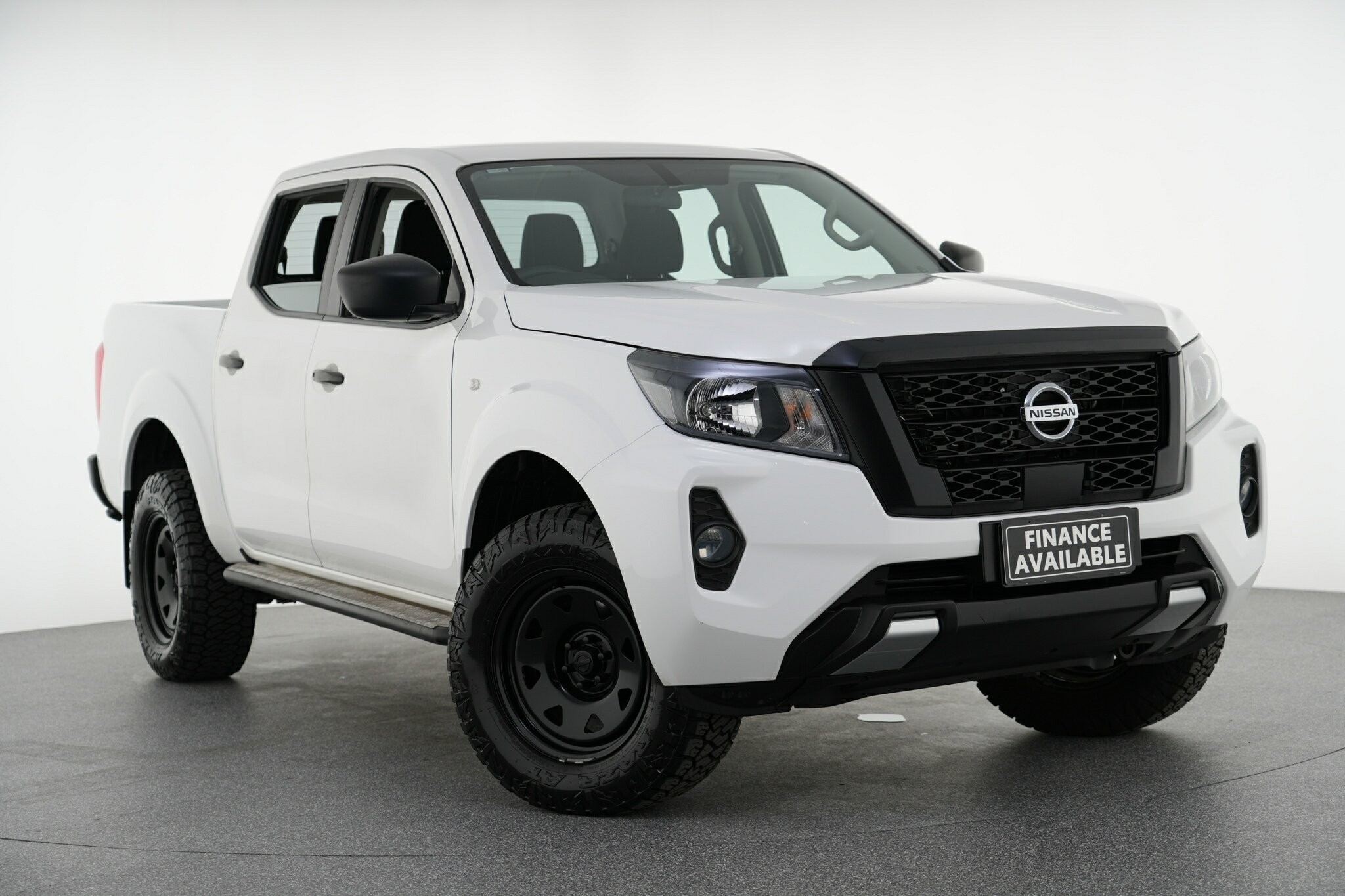 Nissan Navara image 1