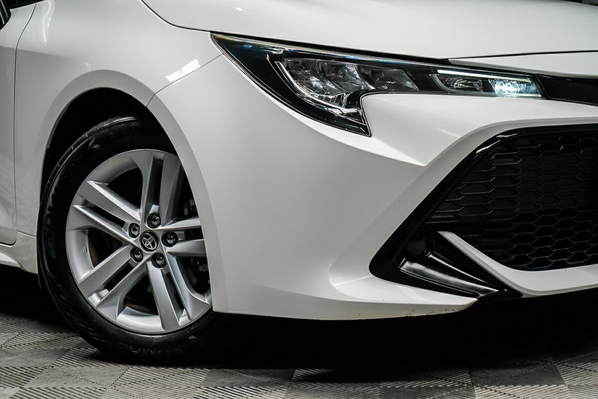 Toyota Corolla image 2