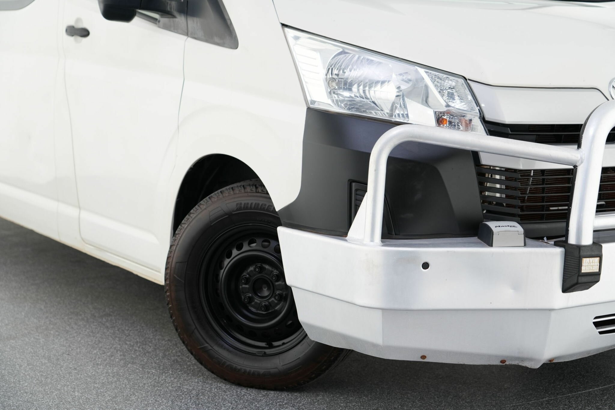 Toyota Hiace image 2