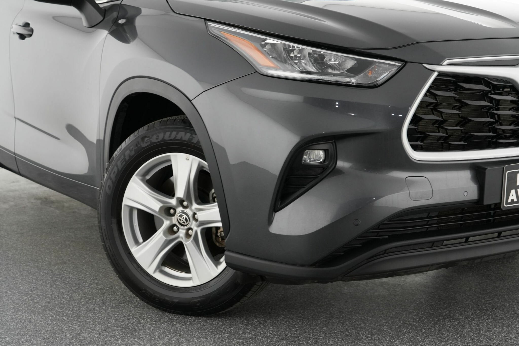 Toyota Kluger image 2