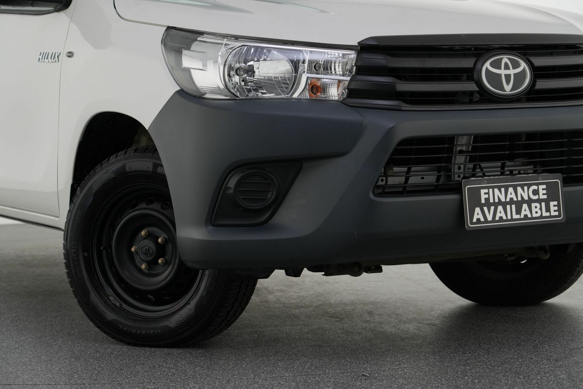 Toyota Hilux image 2