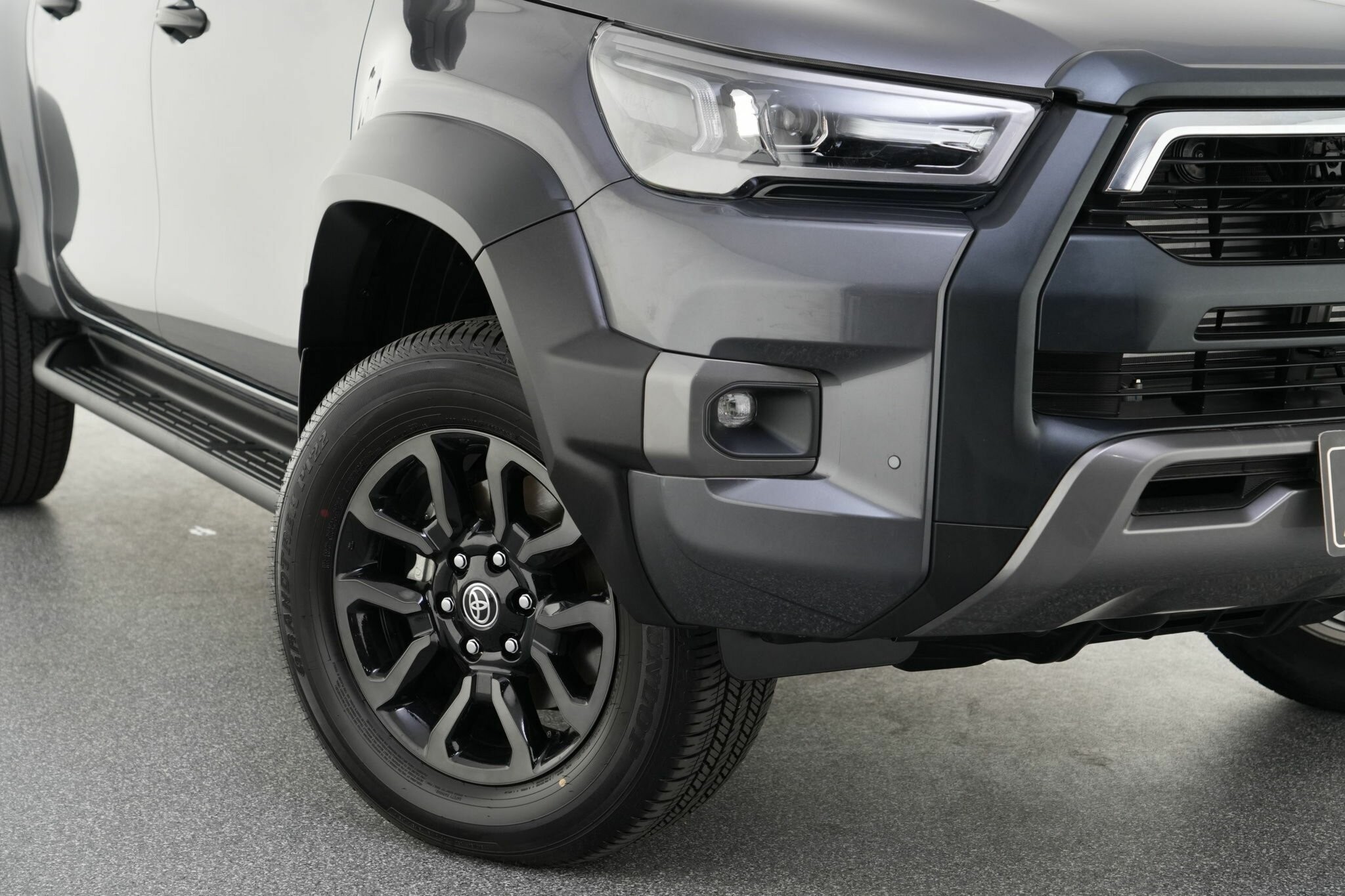 Toyota Hilux image 2