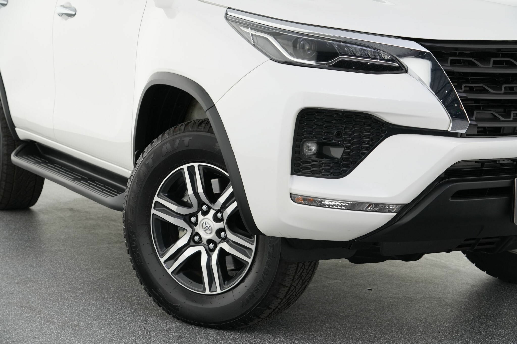 Toyota Fortuner image 2