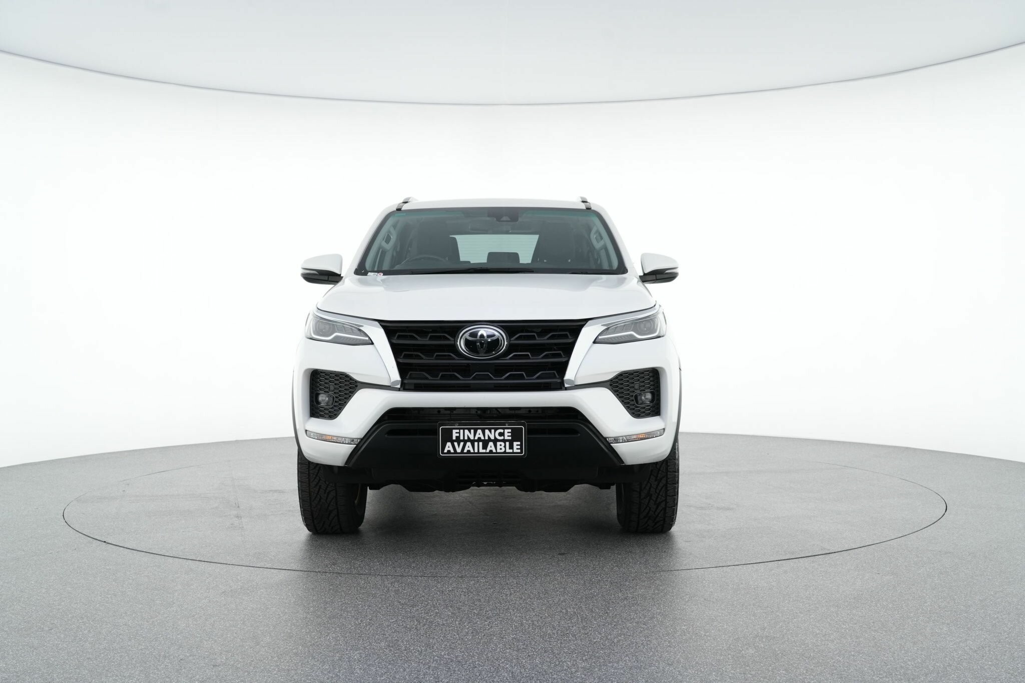 Toyota Fortuner image 3