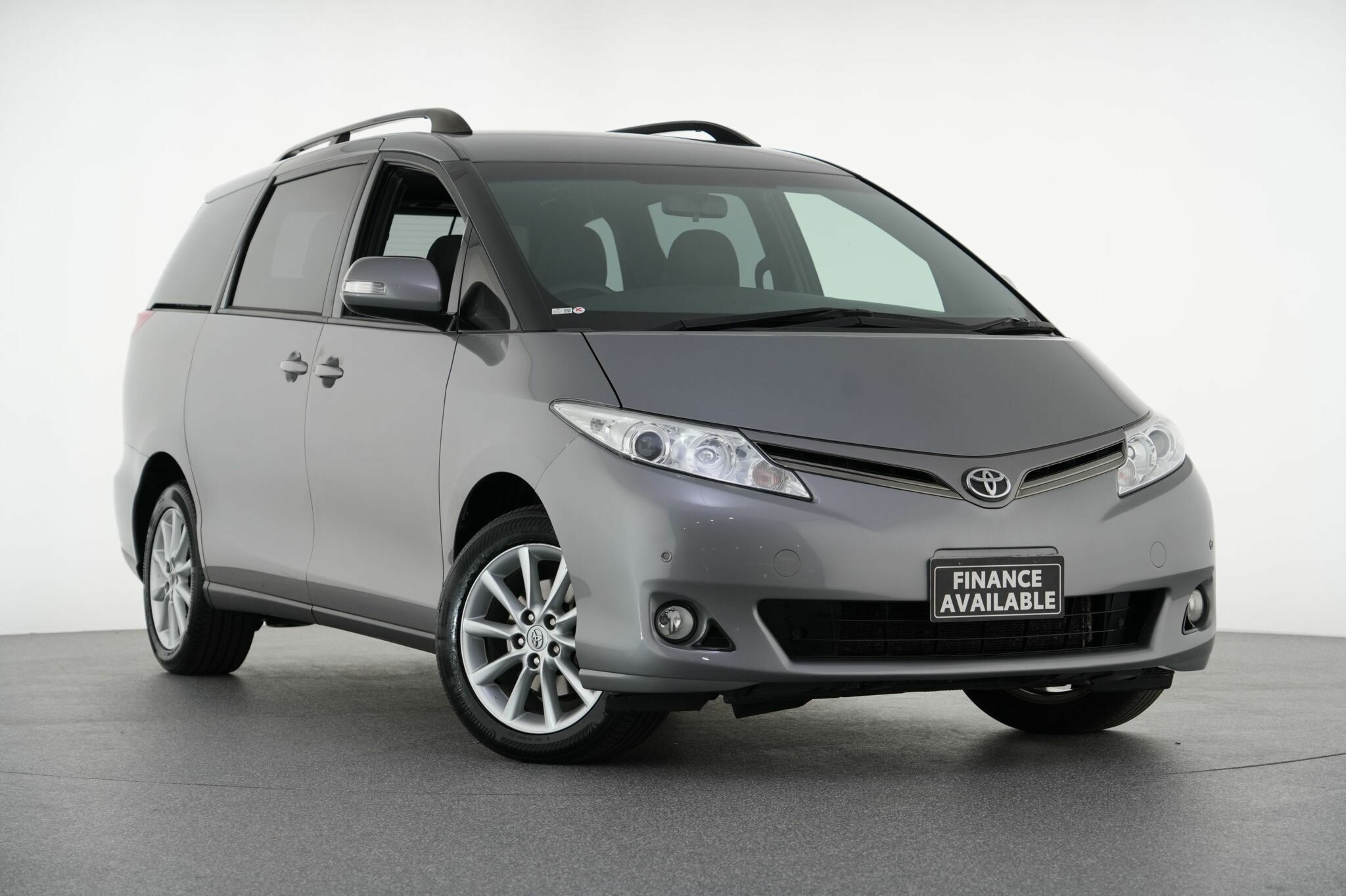 Toyota Tarago image 1