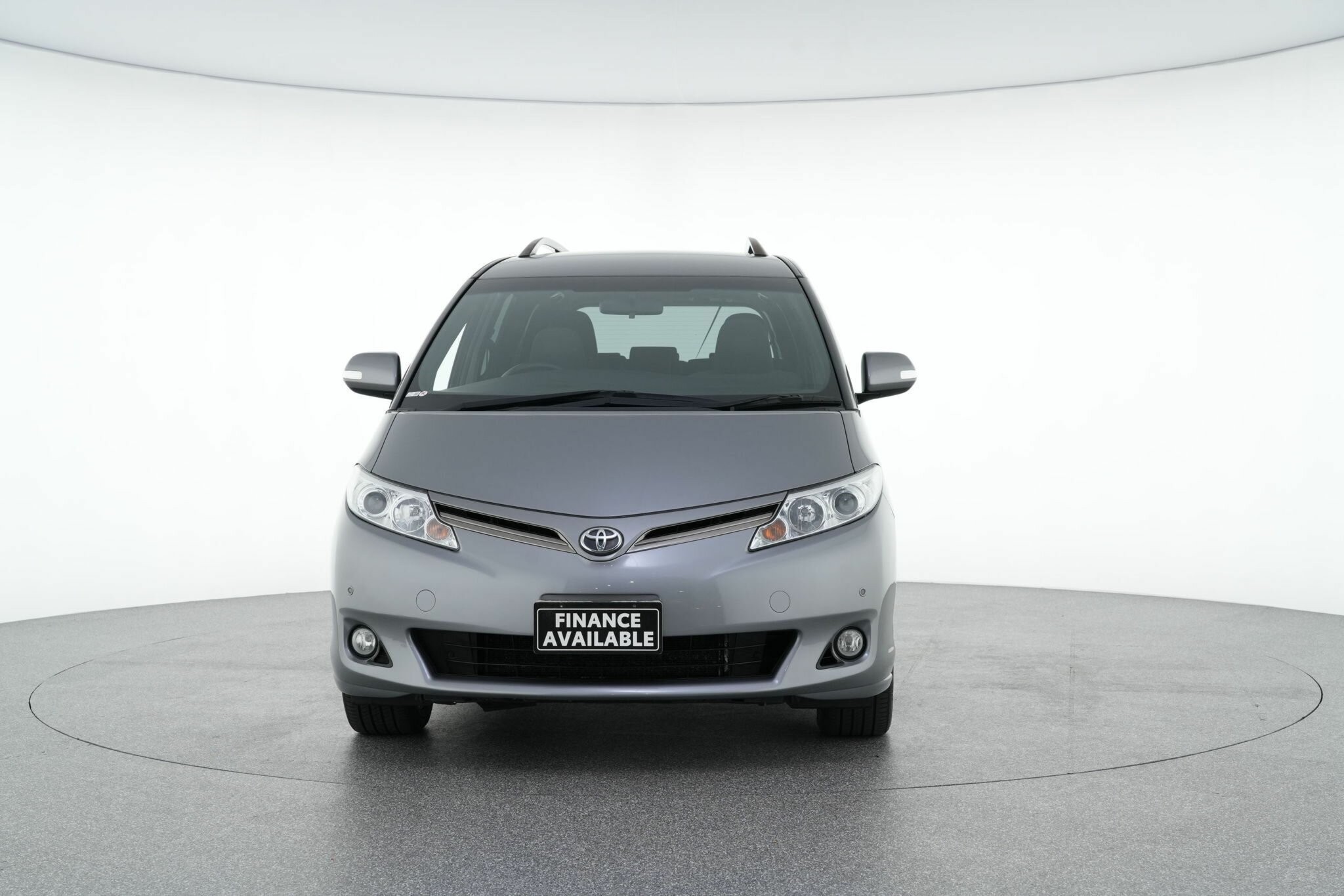 Toyota Tarago image 3