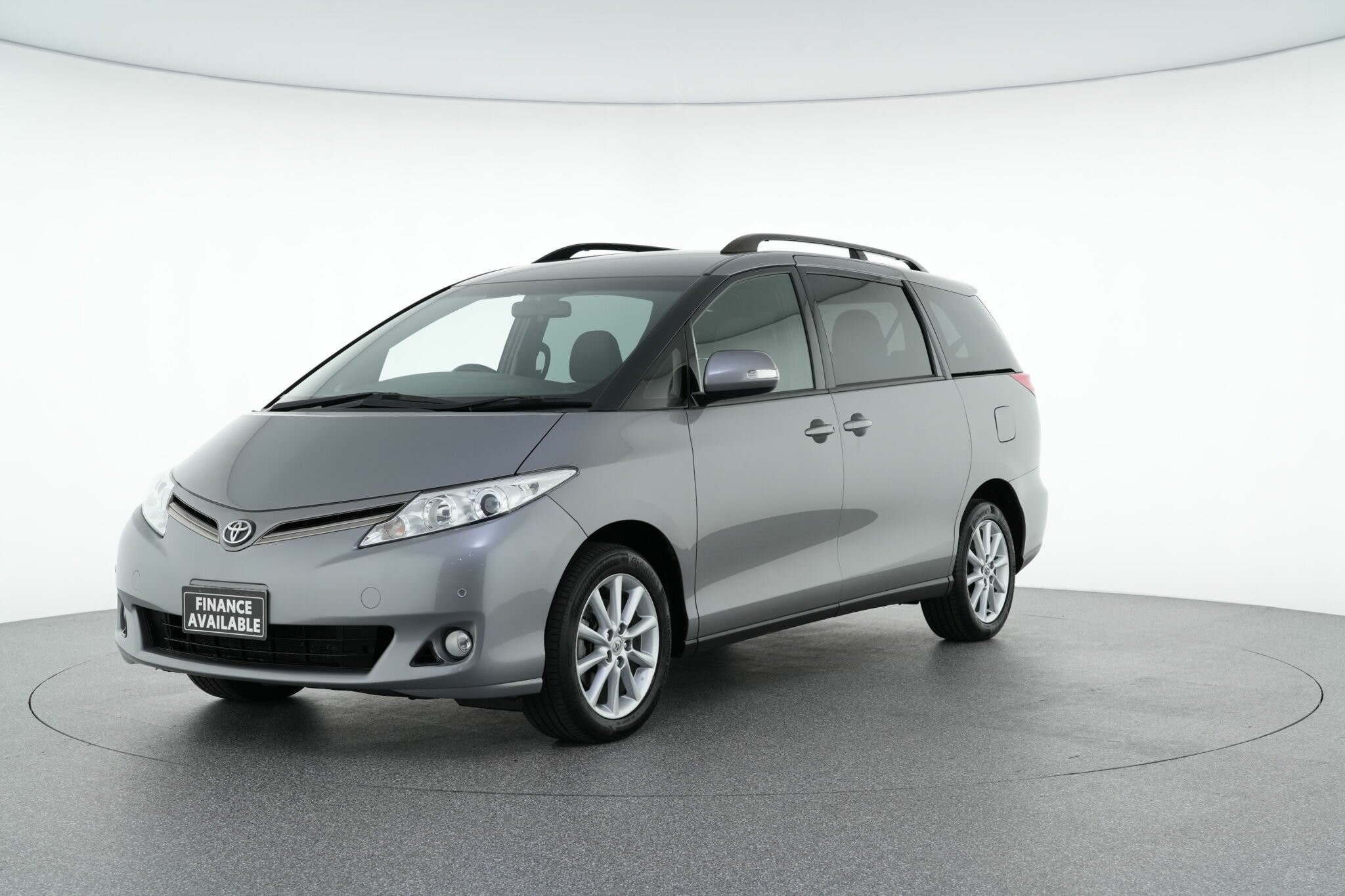 Toyota Tarago image 4