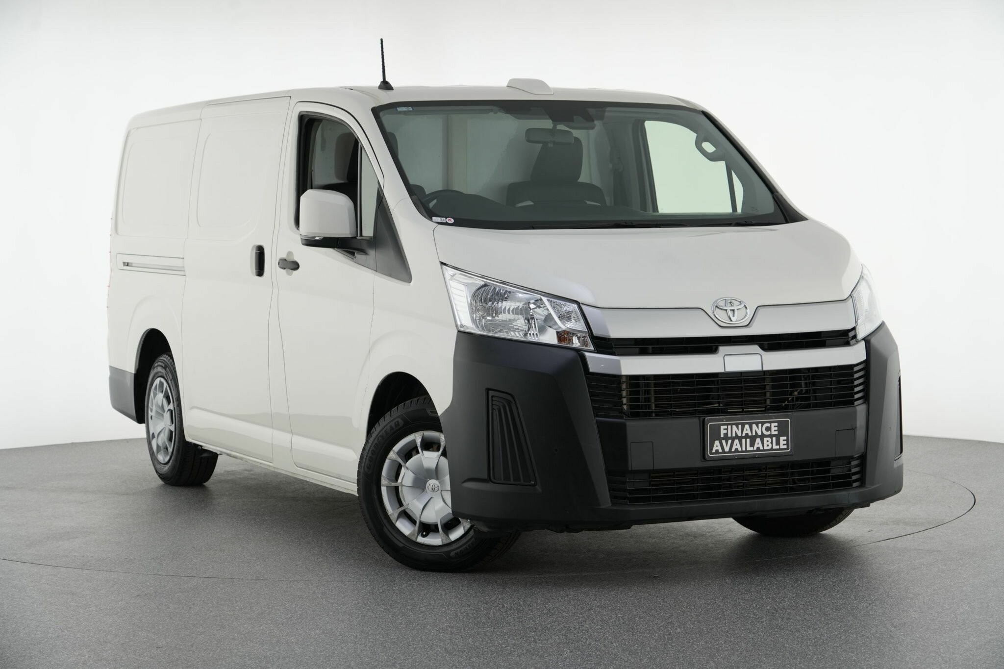 Toyota Hiace image 1