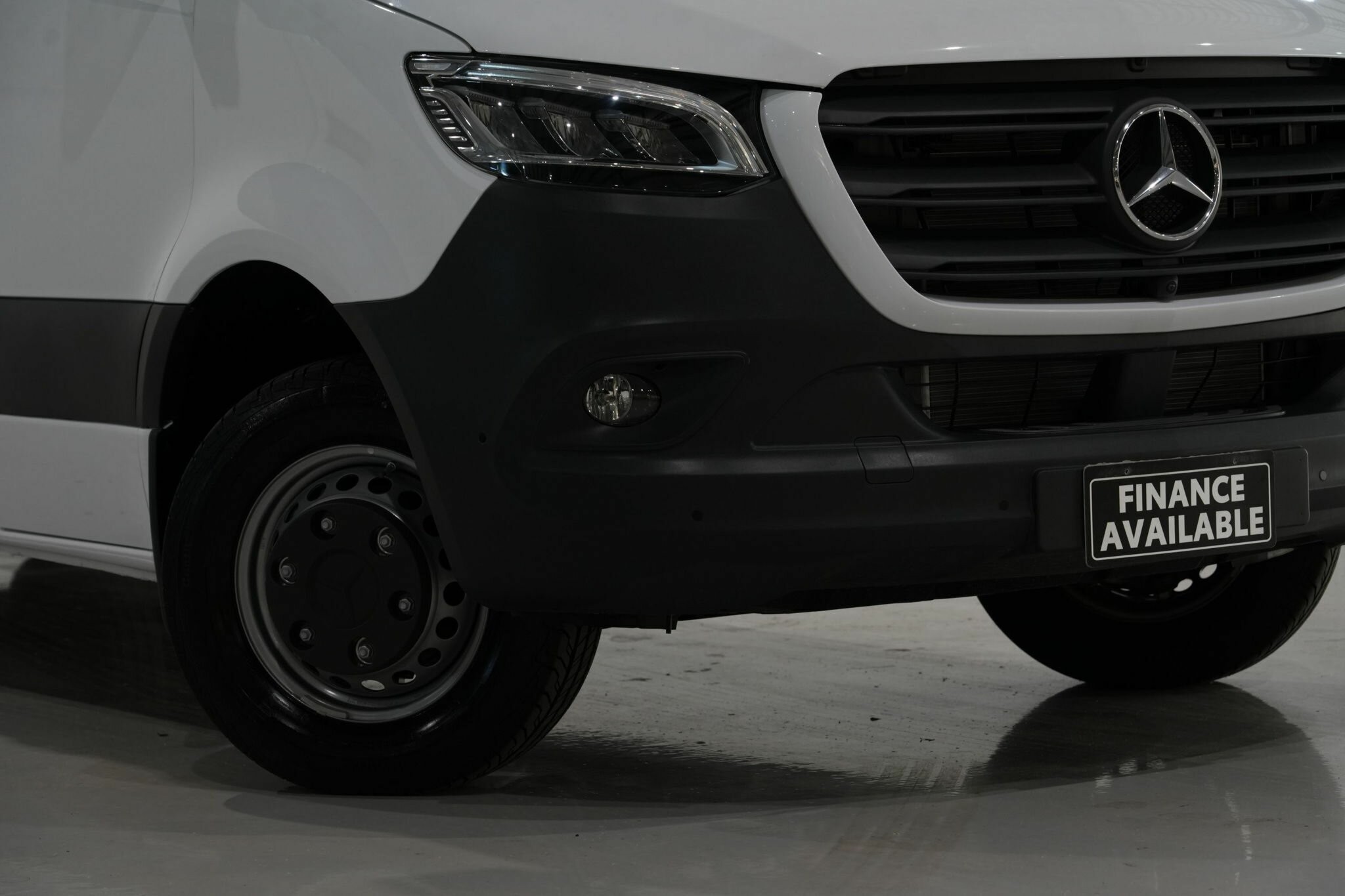 Mercedes Benz Sprinter image 2