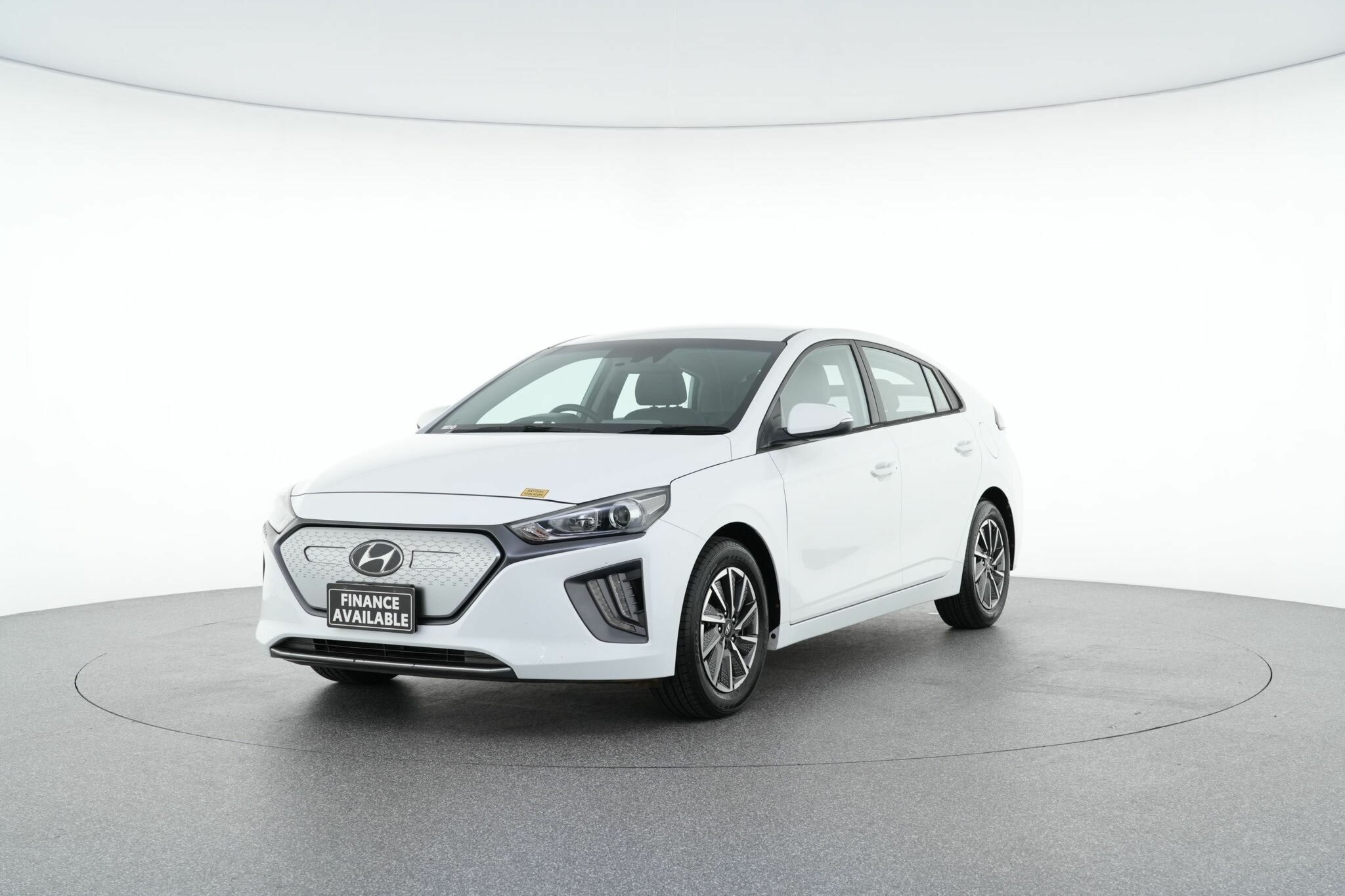 Hyundai Ioniq image 2