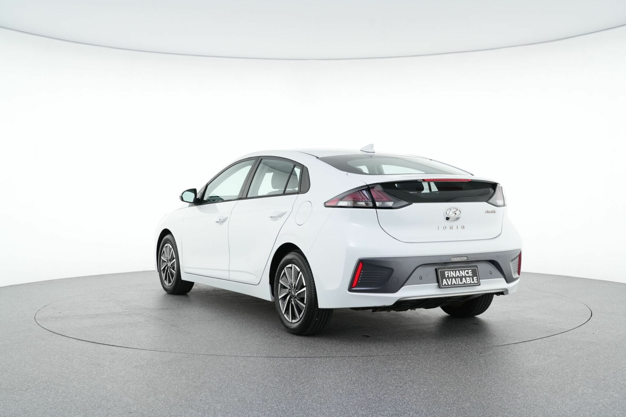 Hyundai Ioniq image 3