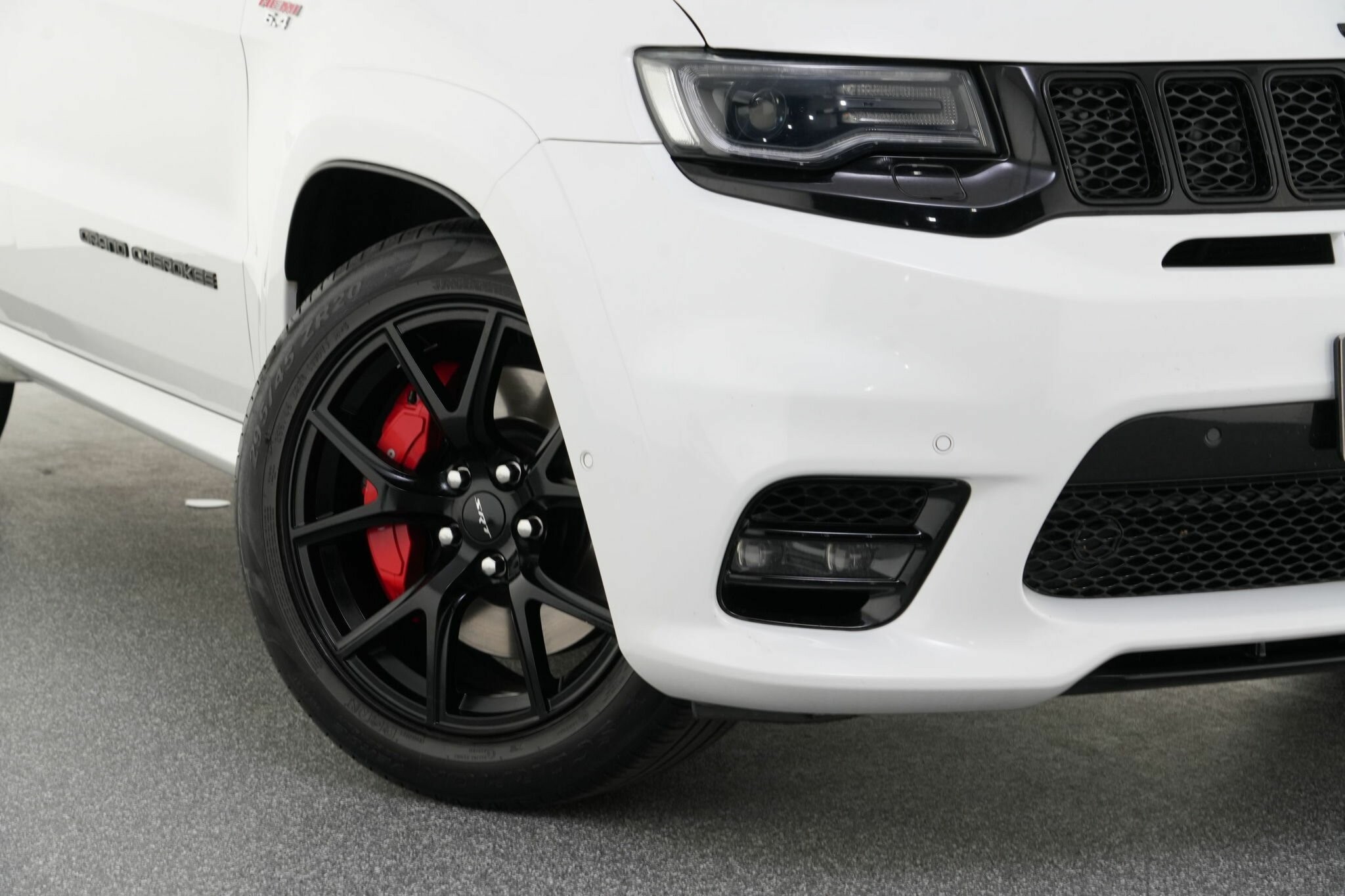 Jeep Grand Cherokee image 2