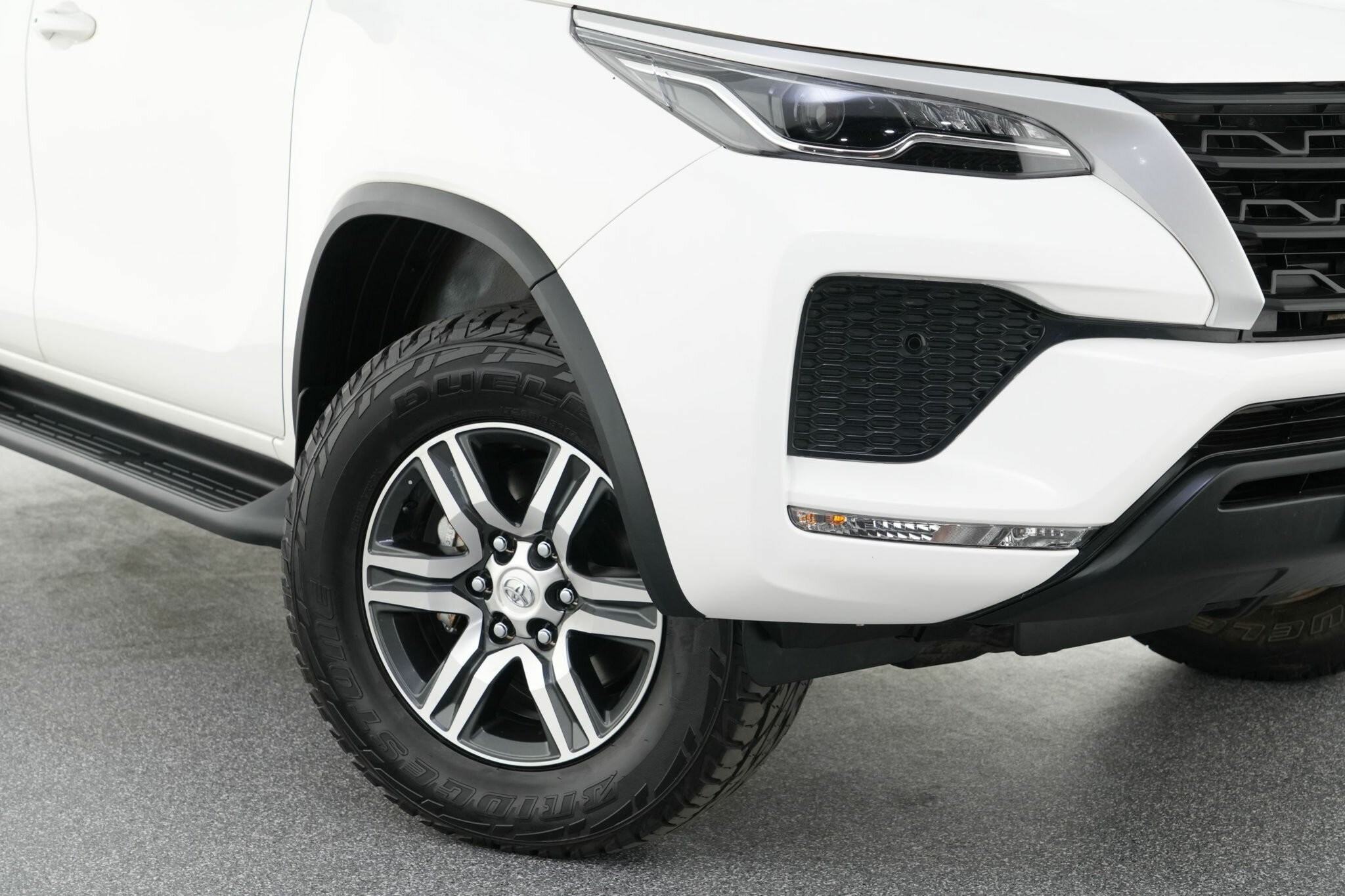 Toyota Fortuner image 2