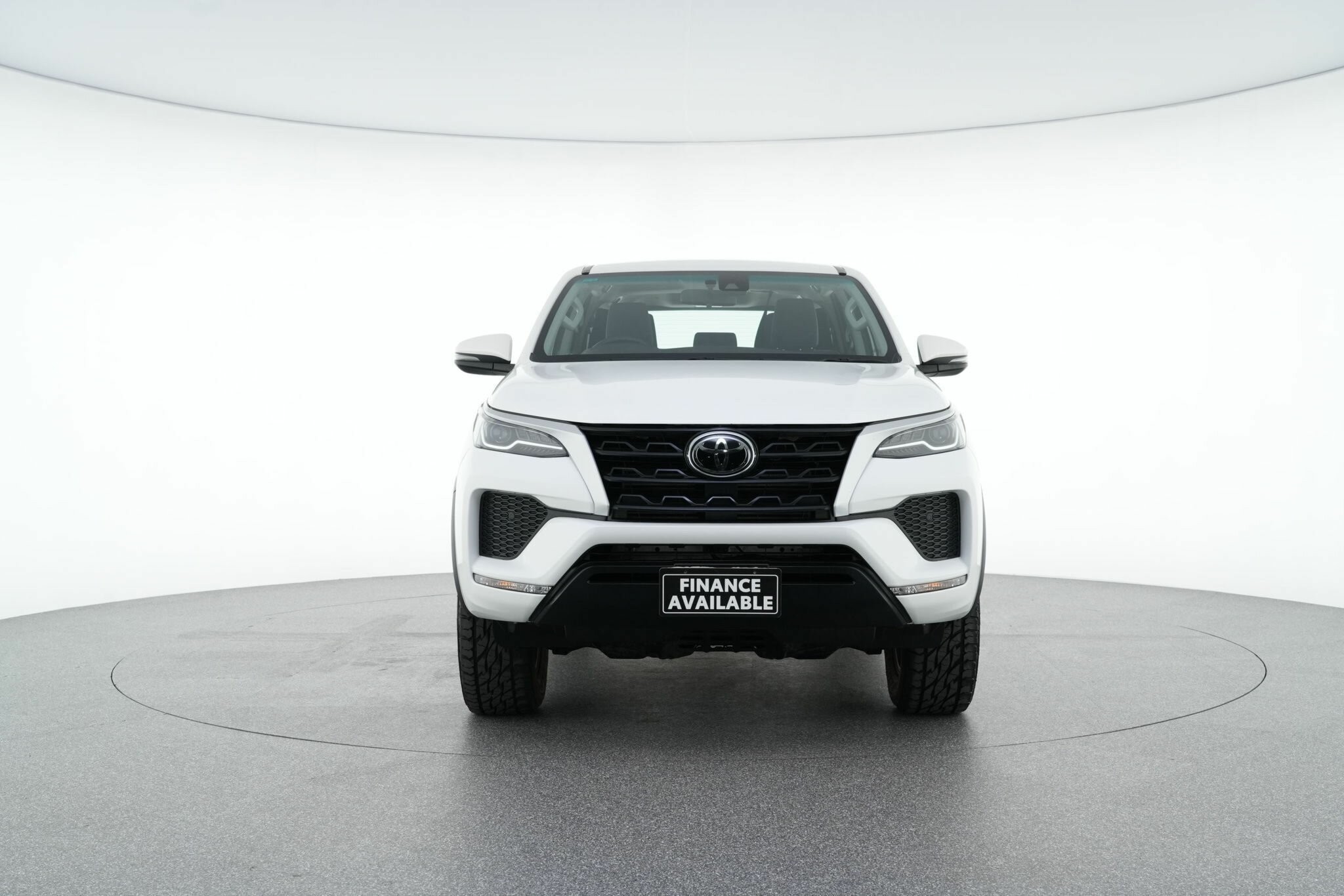 Toyota Fortuner image 3