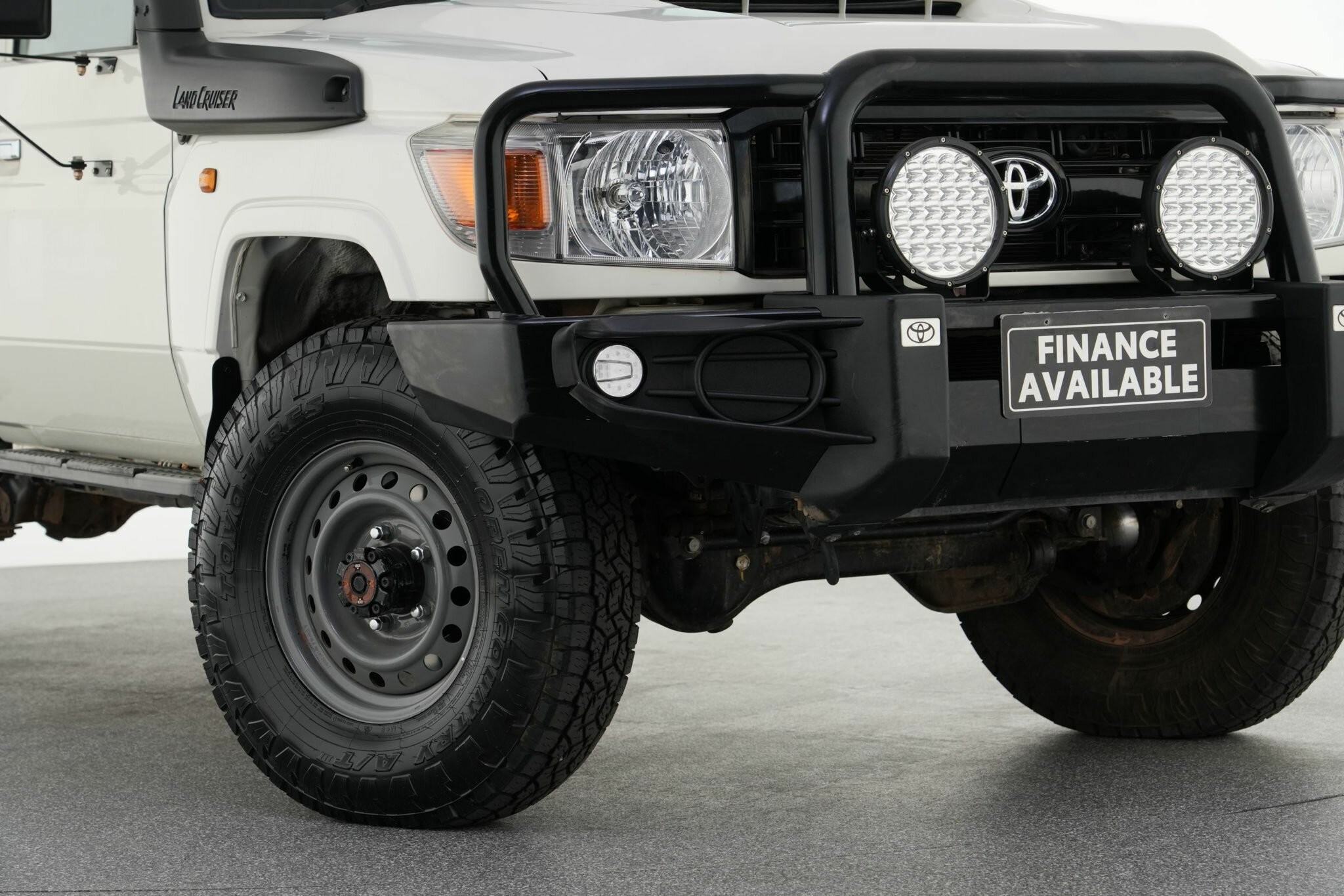 Toyota Landcruiser image 2