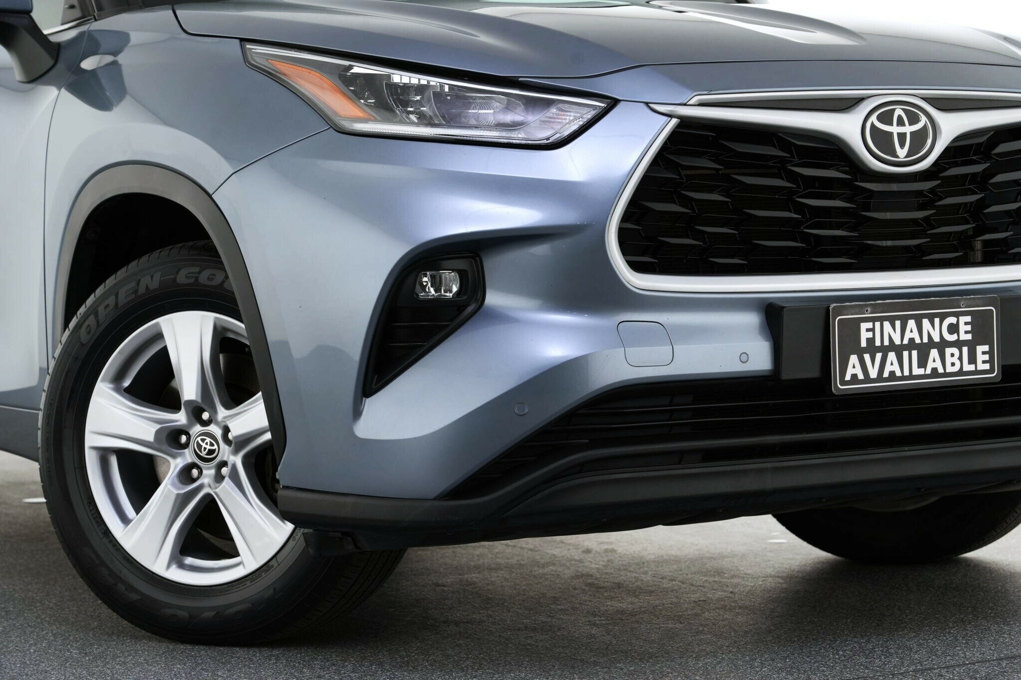 Toyota Kluger image 2