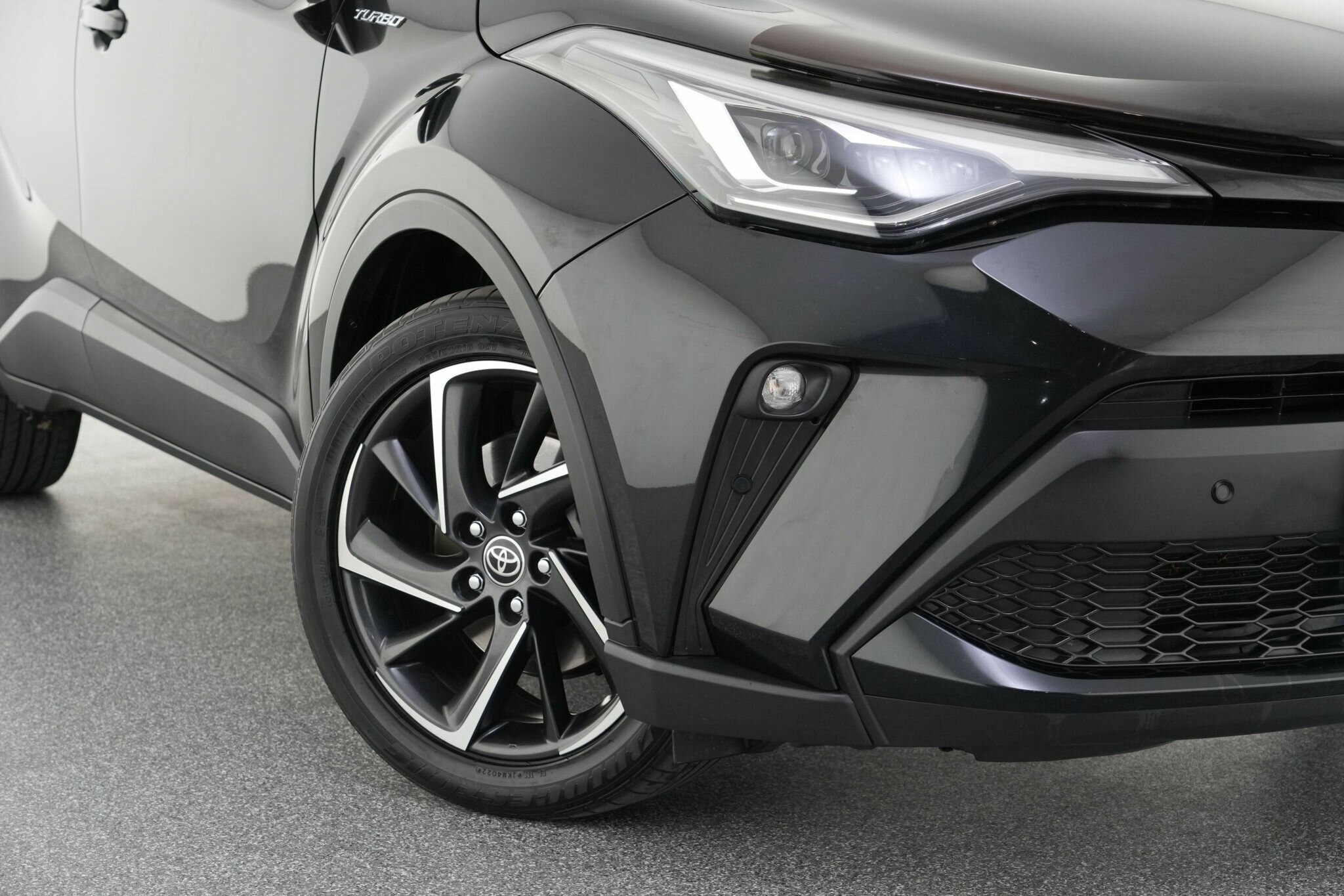 Toyota C-hr image 2