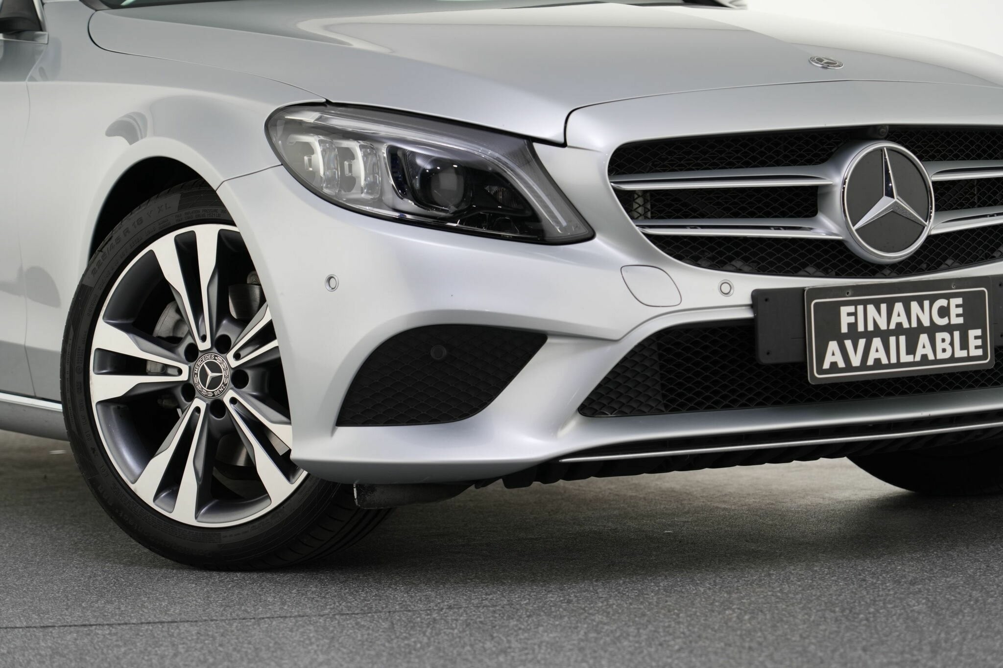 Mercedes Benz C-class image 2