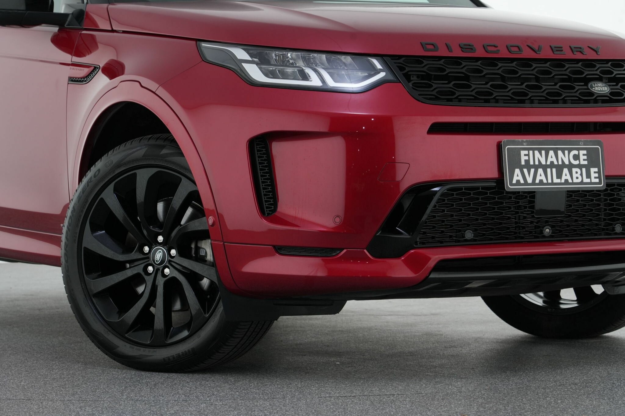 Land Rover Discovery Sport image 2