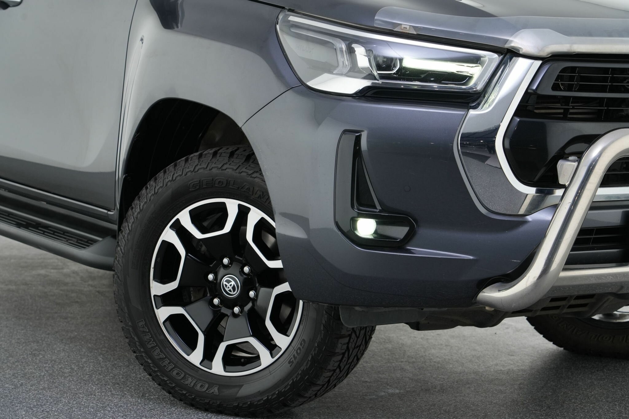 Toyota Hilux image 2