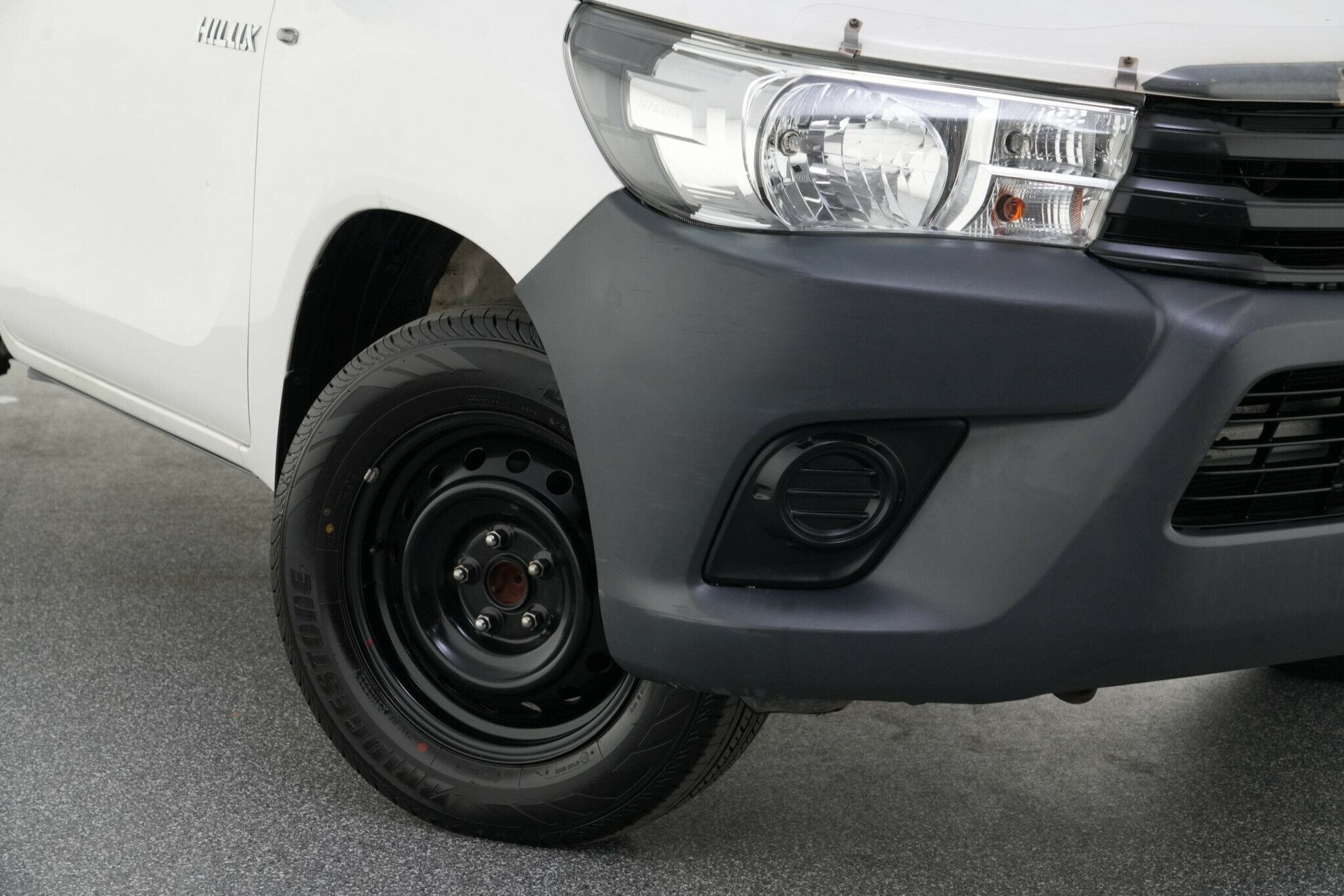 Toyota Hilux image 2