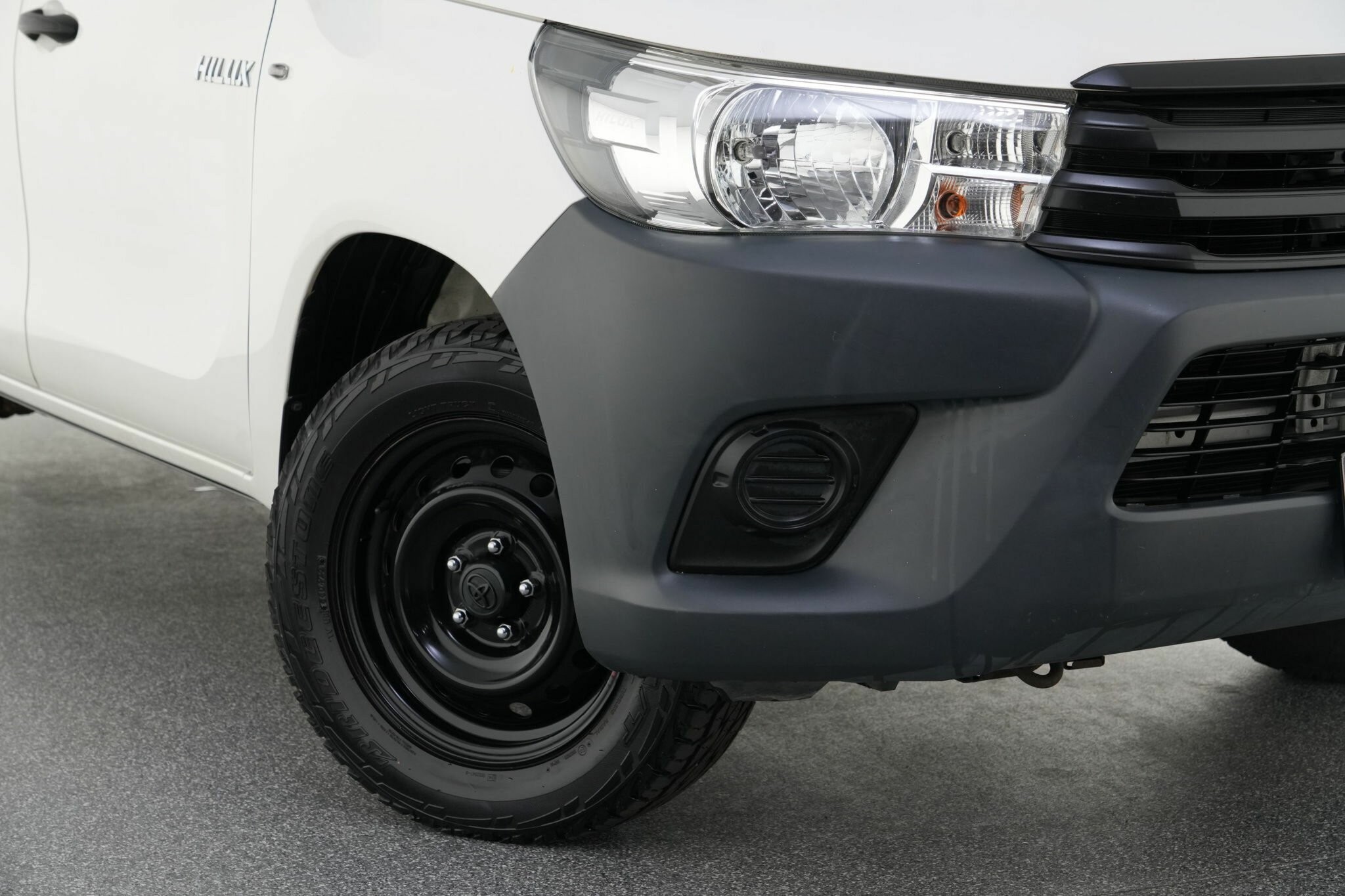 Toyota Hilux image 2
