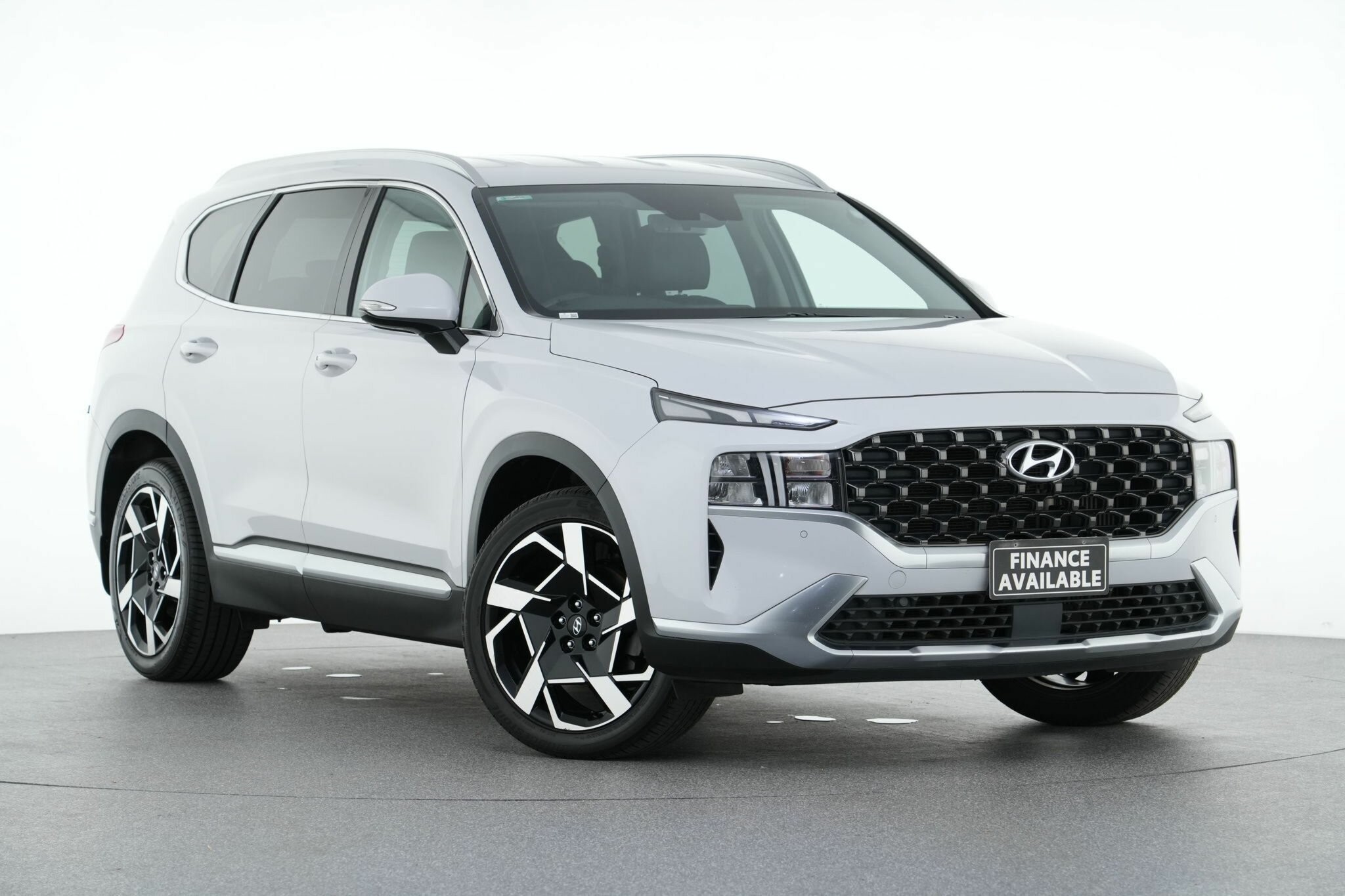 Hyundai Santa Fe image 1