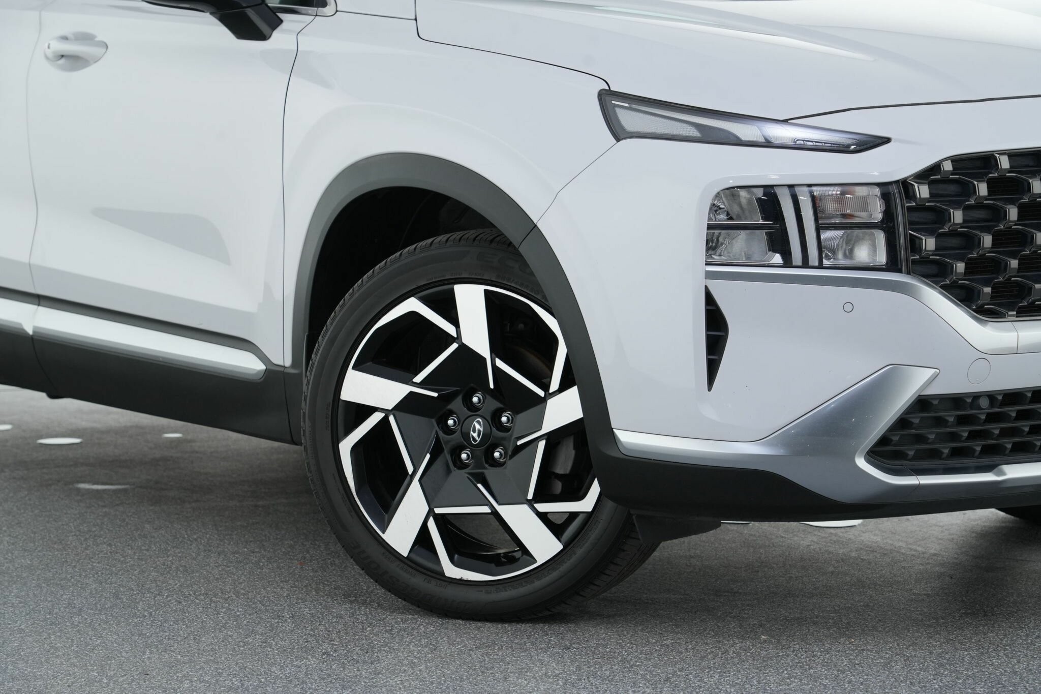 Hyundai Santa Fe image 2