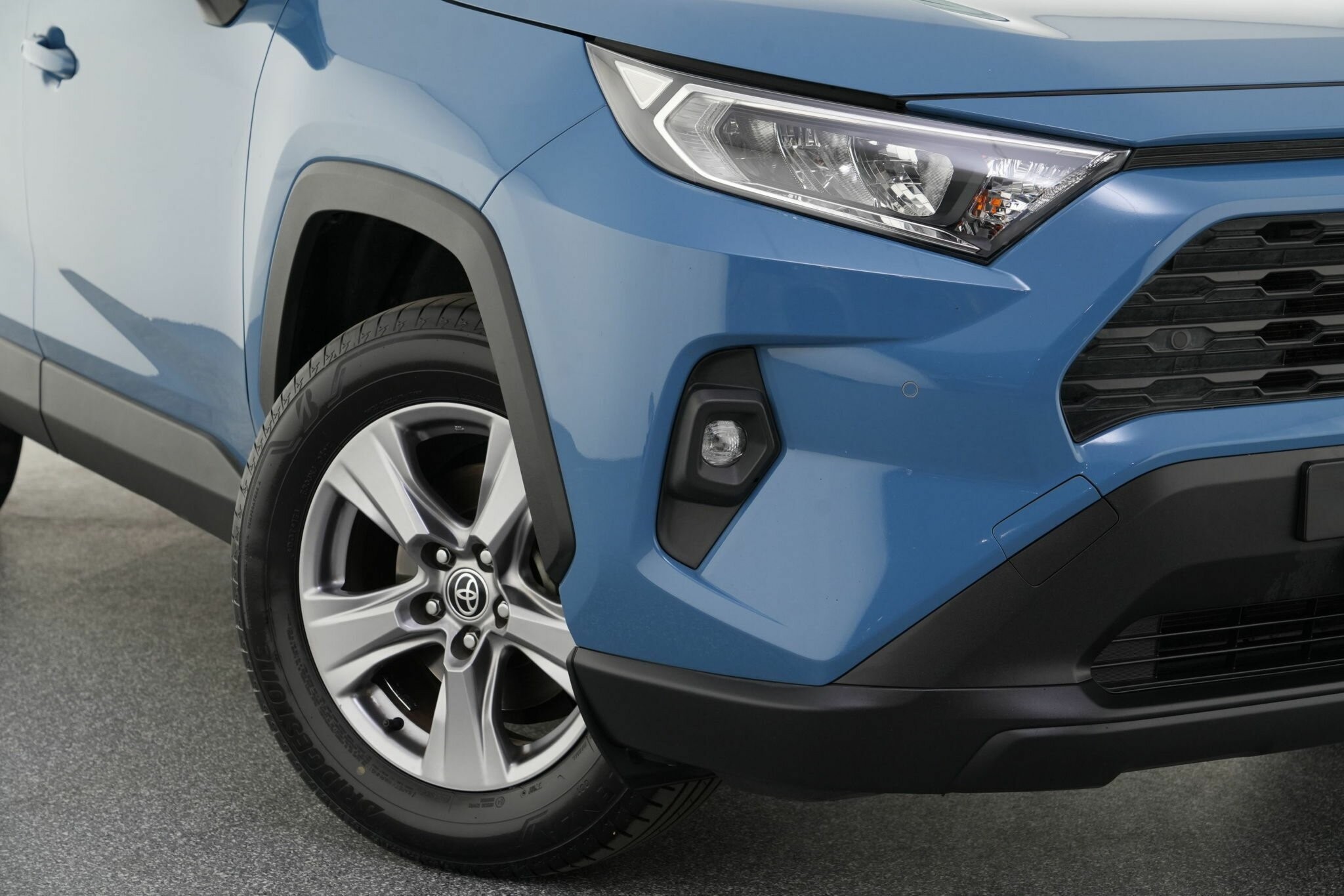 Toyota Rav4 image 2
