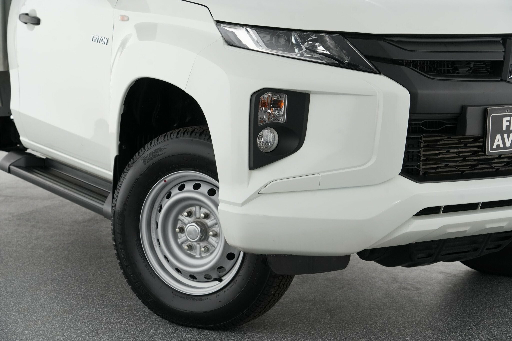 Mitsubishi Triton image 2