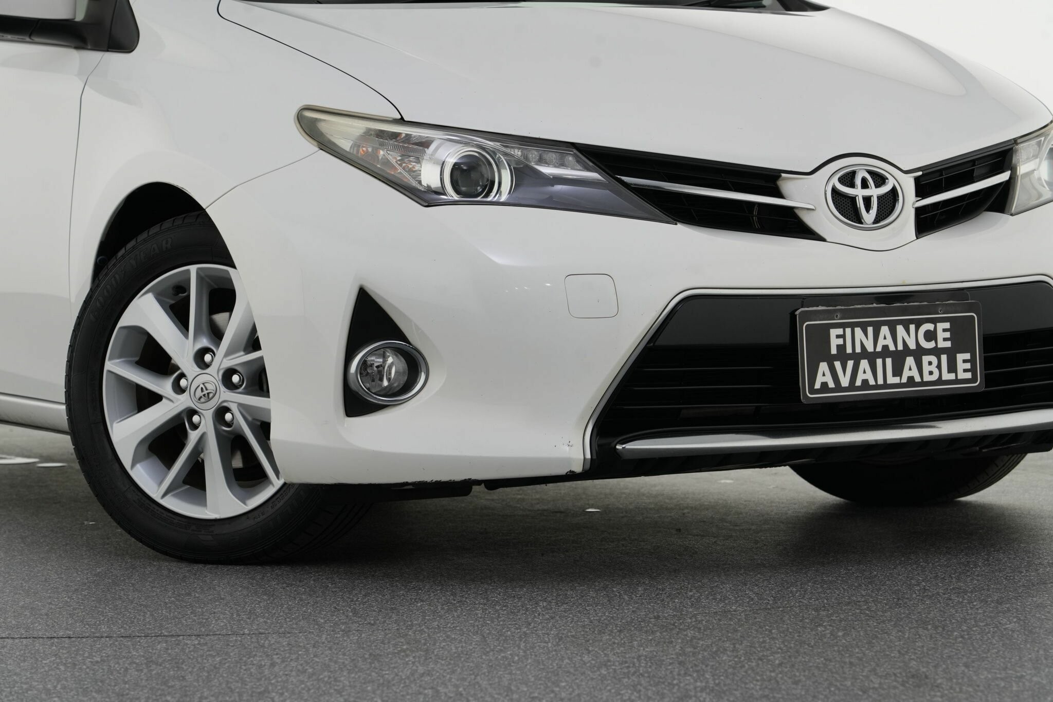 Toyota Corolla image 2