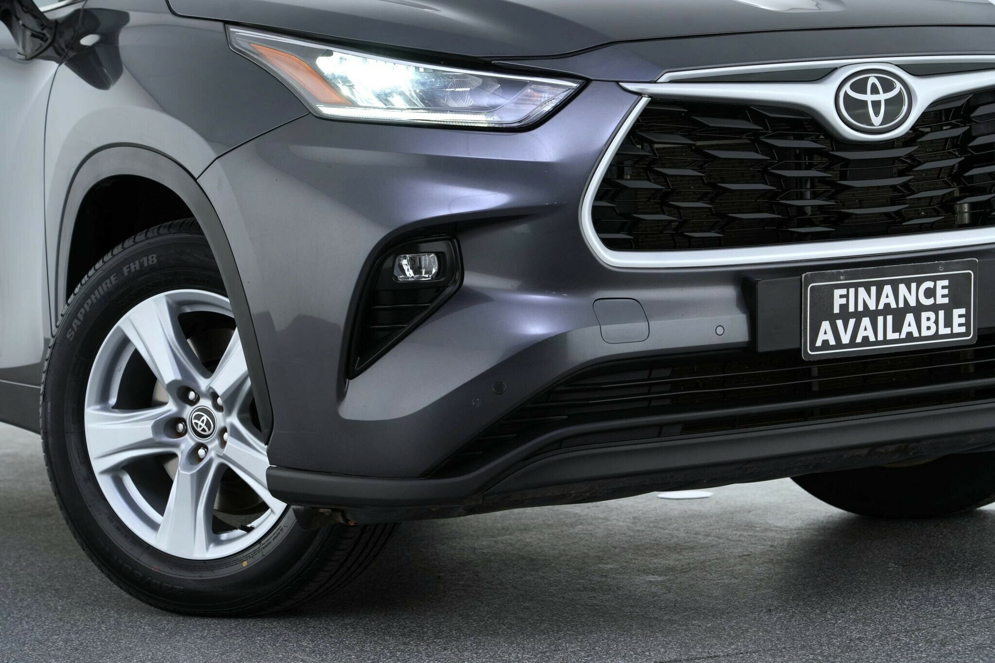 Toyota Kluger image 2