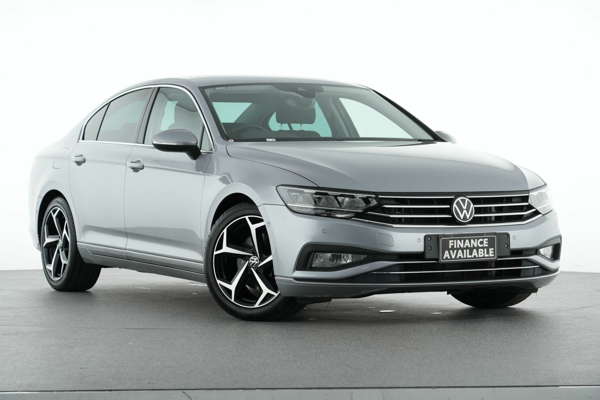 Volkswagen Passat image 1