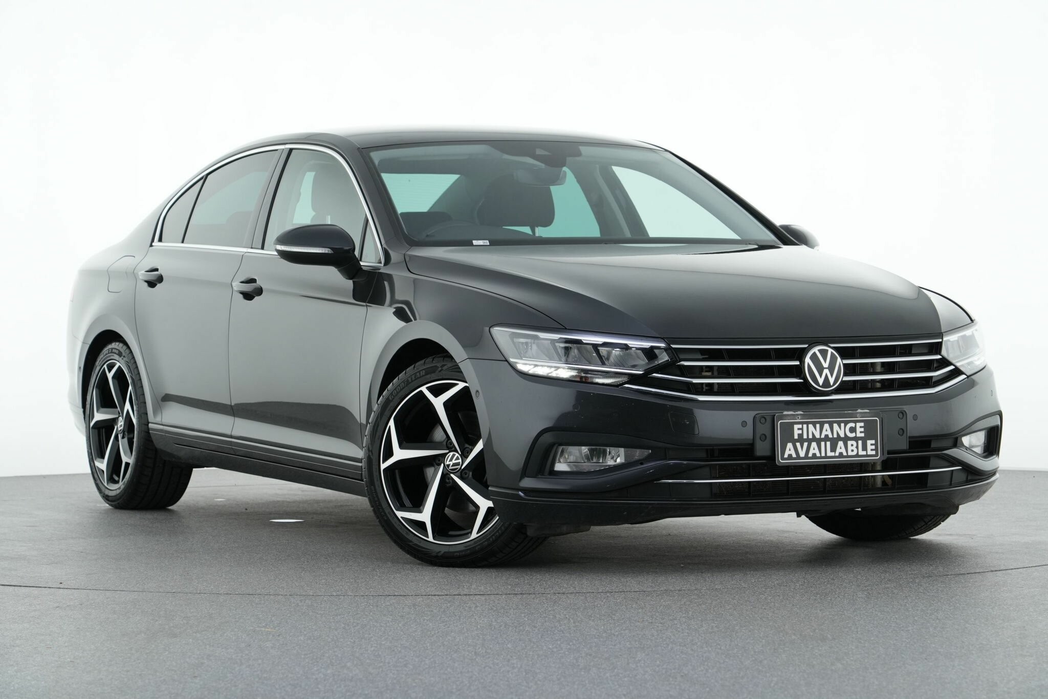 Volkswagen Passat image 1