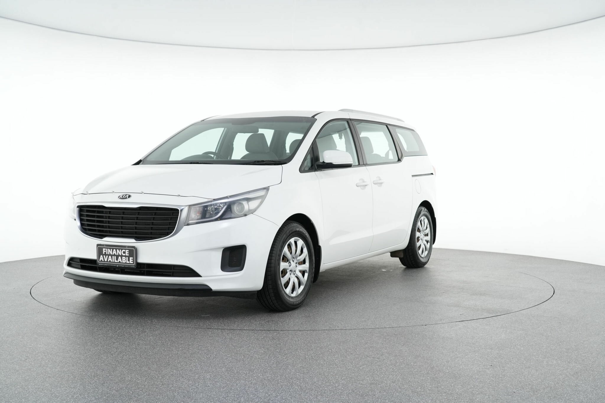 Kia Carnival image 4