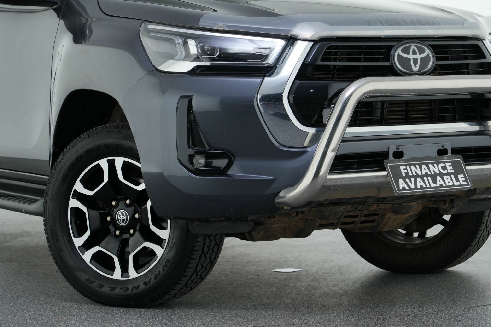 Toyota Hilux image 2