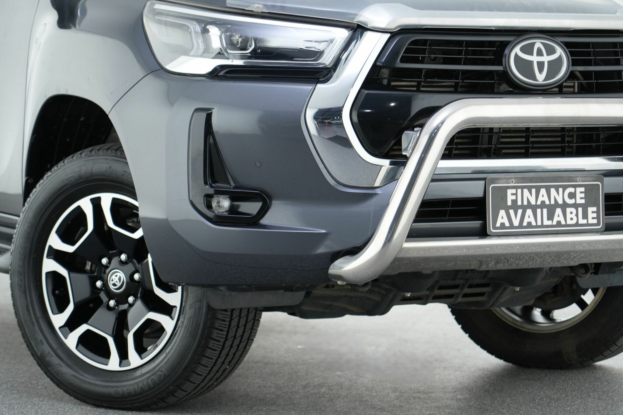 Toyota Hilux image 2