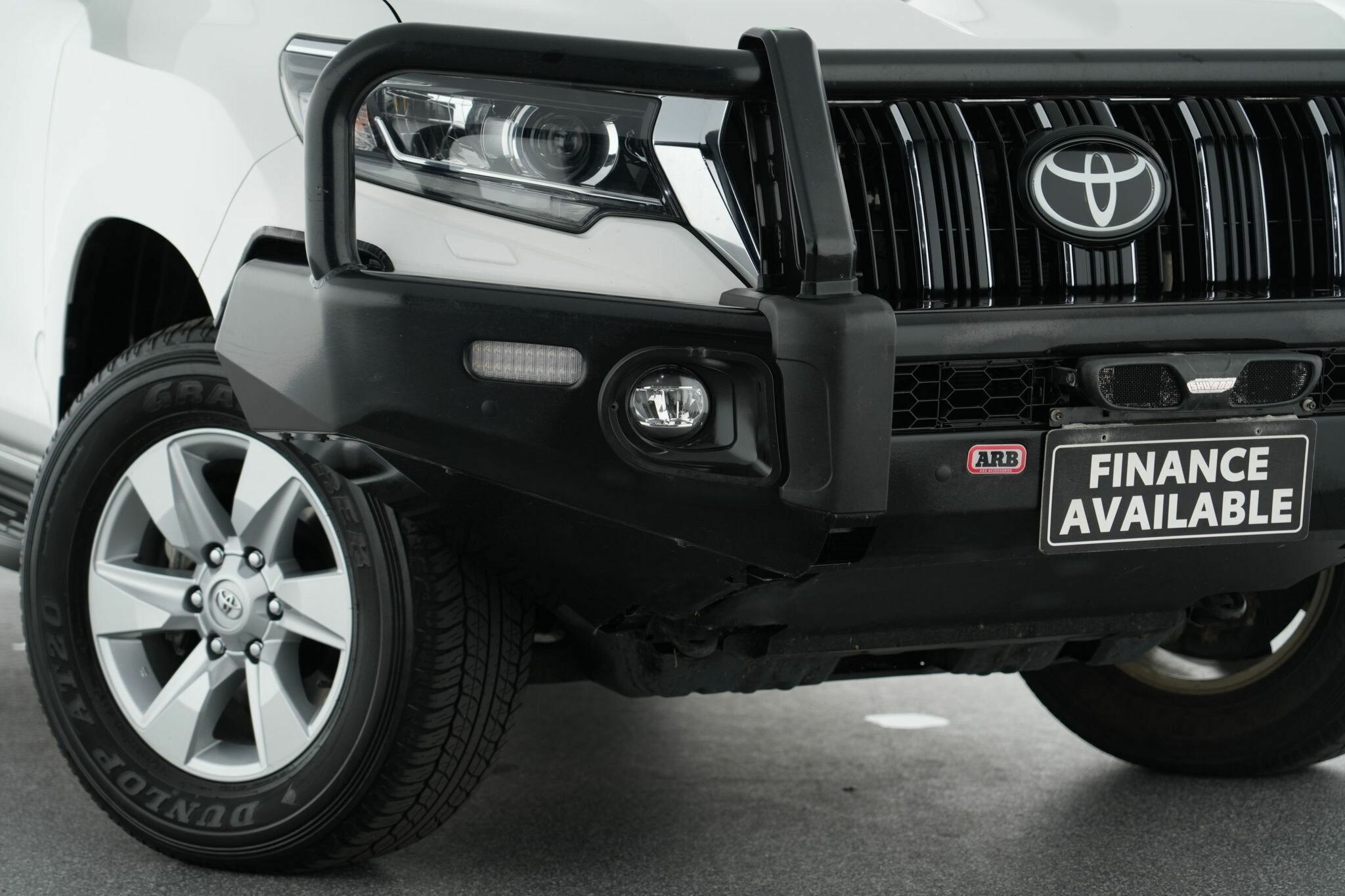 Toyota Landcruiser Prado image 2