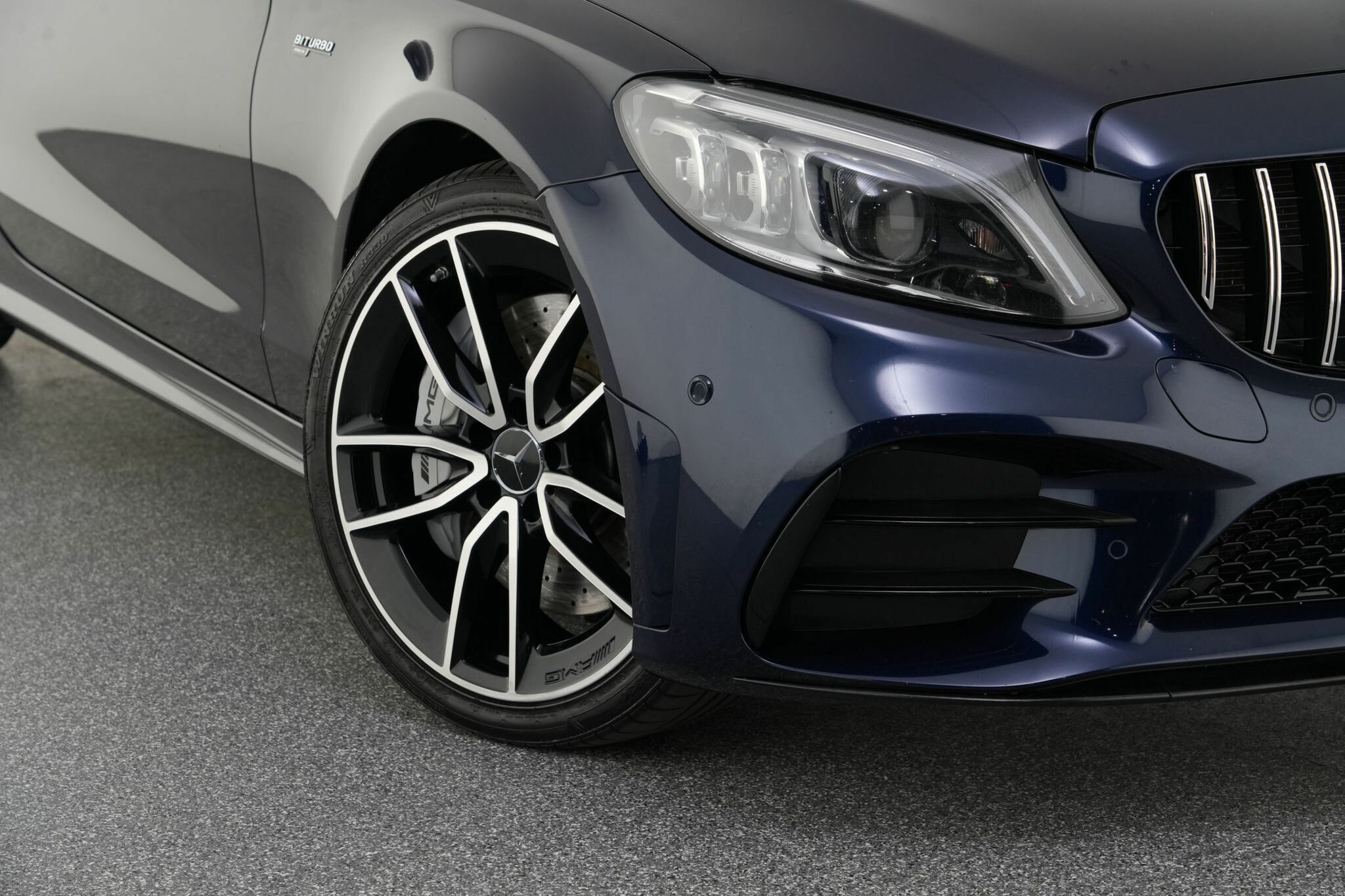 Mercedes Benz C-class image 2