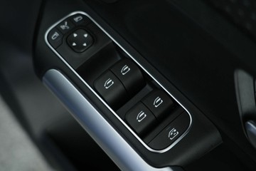 https://vehicle-cdn.autoleague.cloud/30641_U511761_11.jpg
